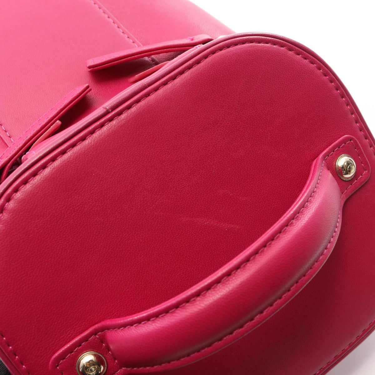 Chanel Pink Leather Handbag (Pre-Owned)