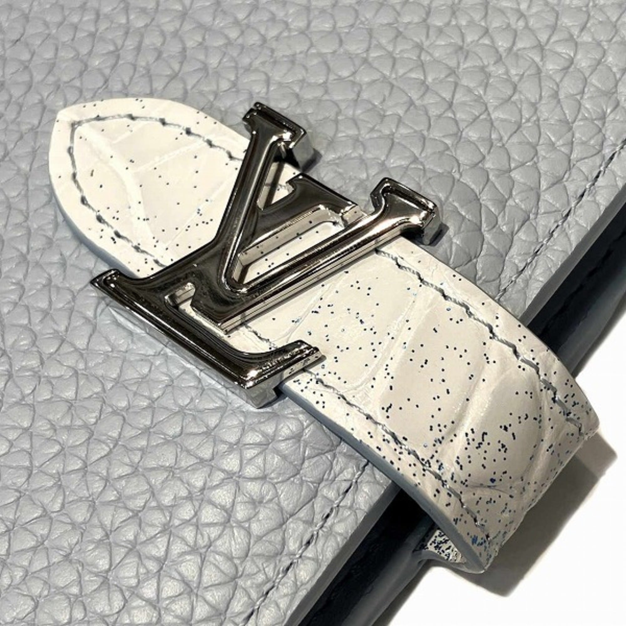 Louis Vuitton Leather Long Wallet (Bi-Fold) (Pre-Owned)