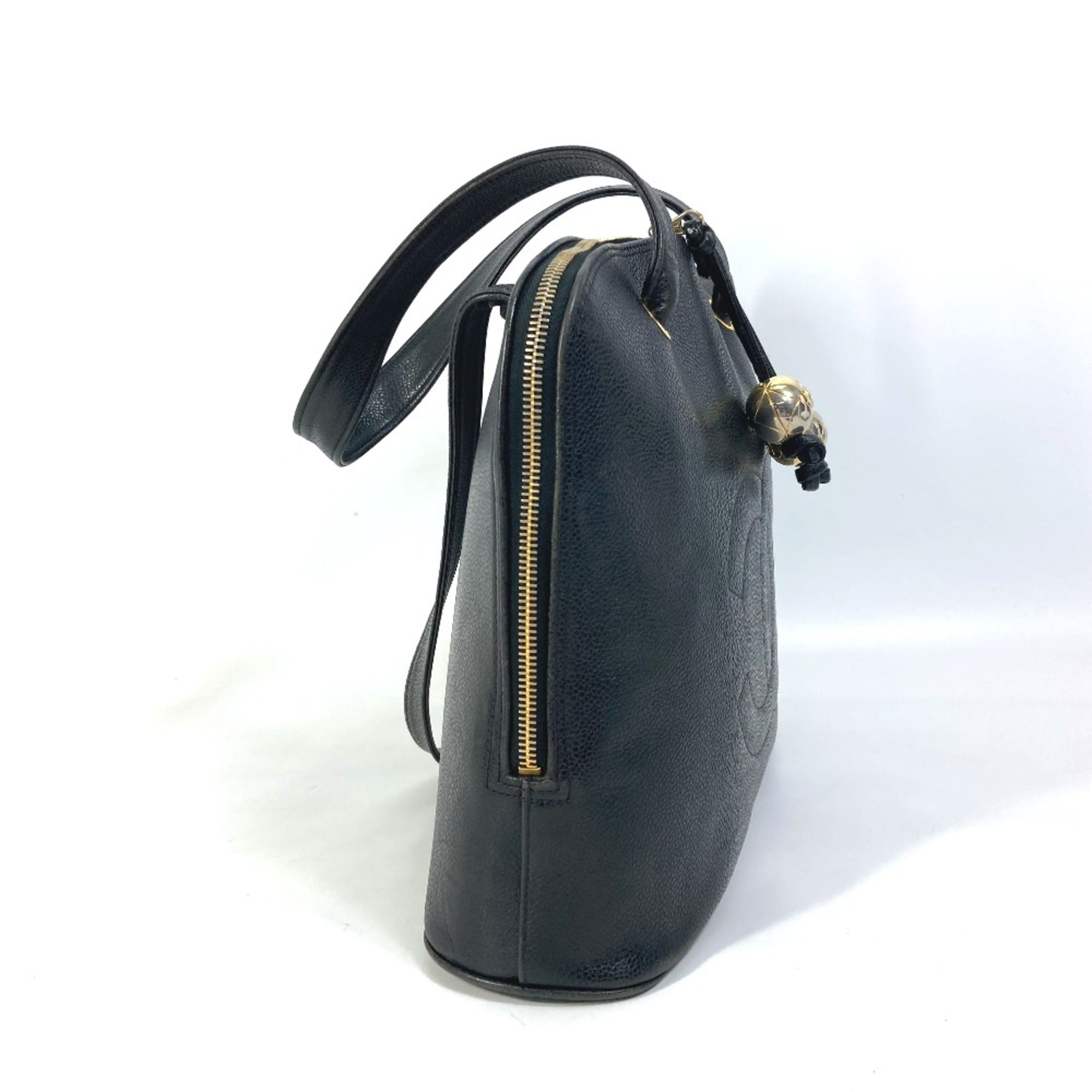 Chanel Black Leather Shoulder Bag (Pre-Owned)