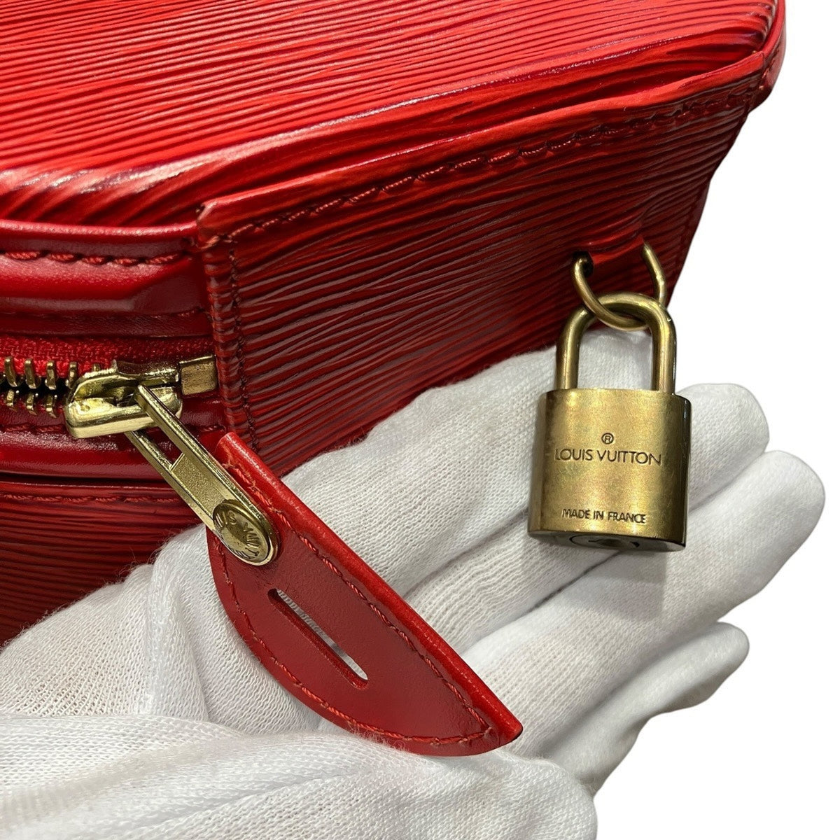 Louis Vuitton Epi Red Color Epi Leather Handbag (Pre-Owned)