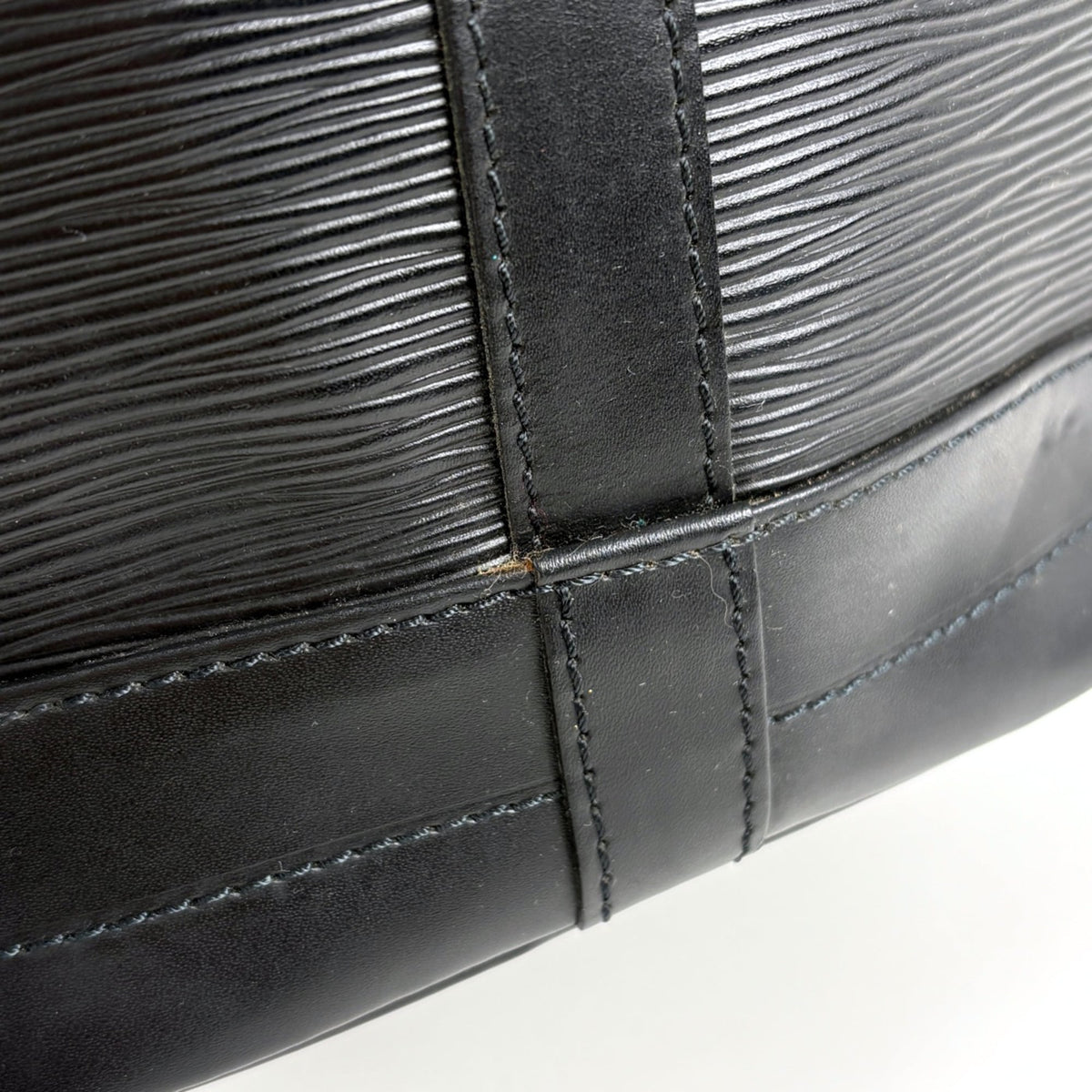 Louis Vuitton Black Noir Epi Leather Shoulder Bag (Pre-Owned)