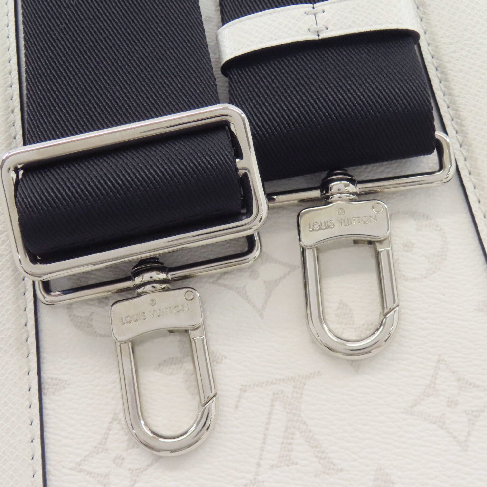 Louis Vuitton Blanc Monogram Taigarama Tote Bag (Pre-Owned)