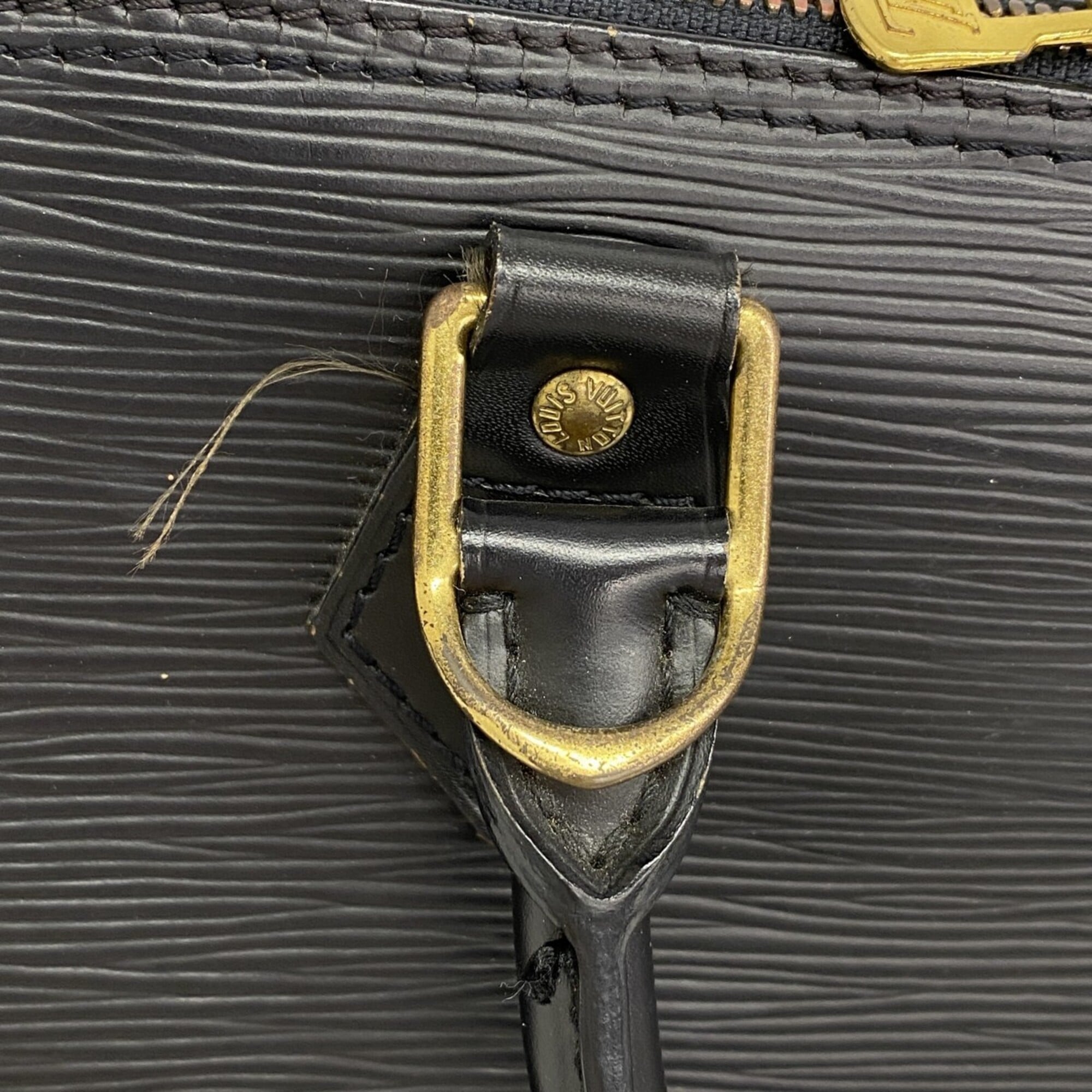 Louis Vuitton Noir Handbag (Pre-Owned)