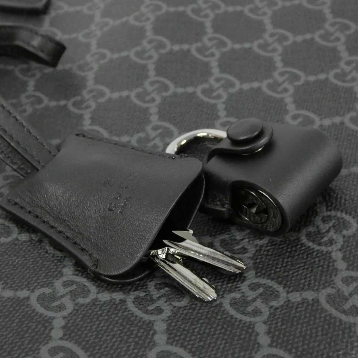 Gucci Black Coated Canvas Handbag (Pre-Owned)