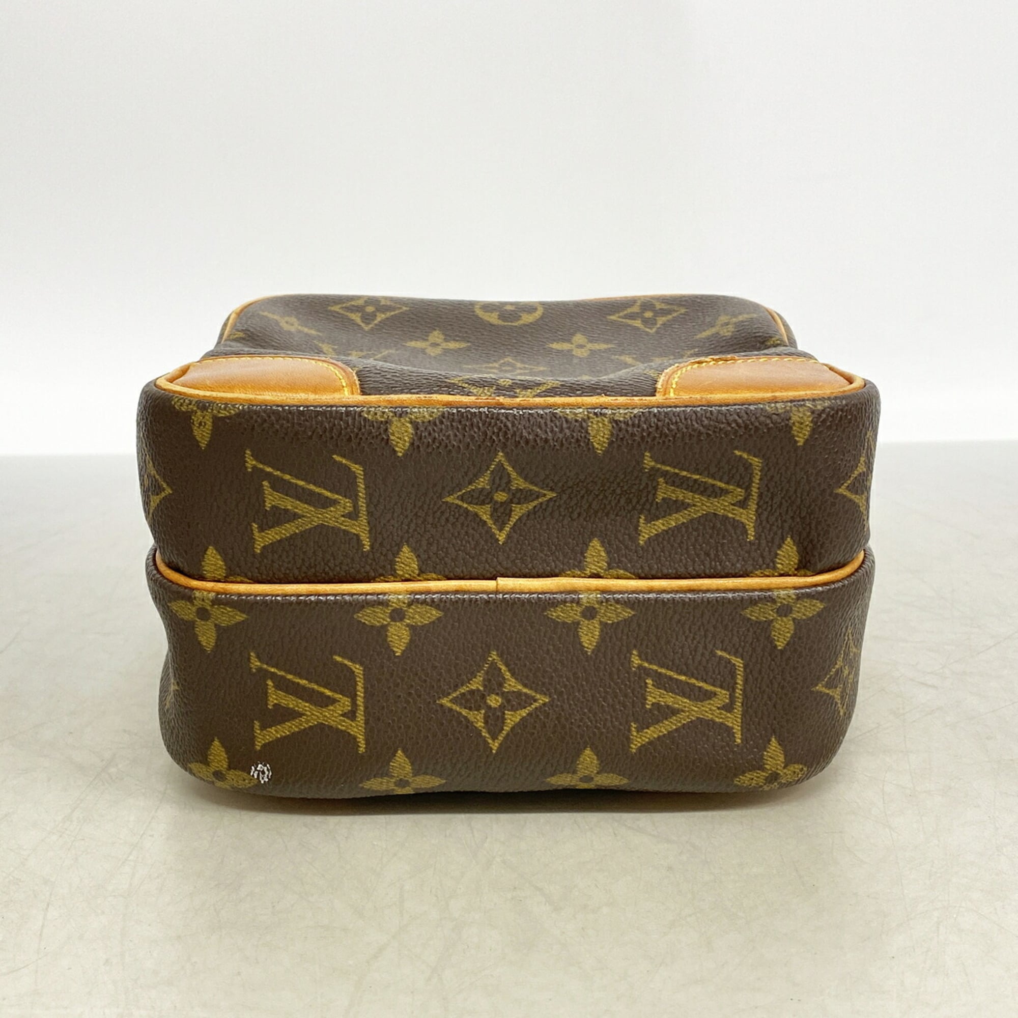 Louis Vuitton Brown Shoulder Bag (Pre-Owned)