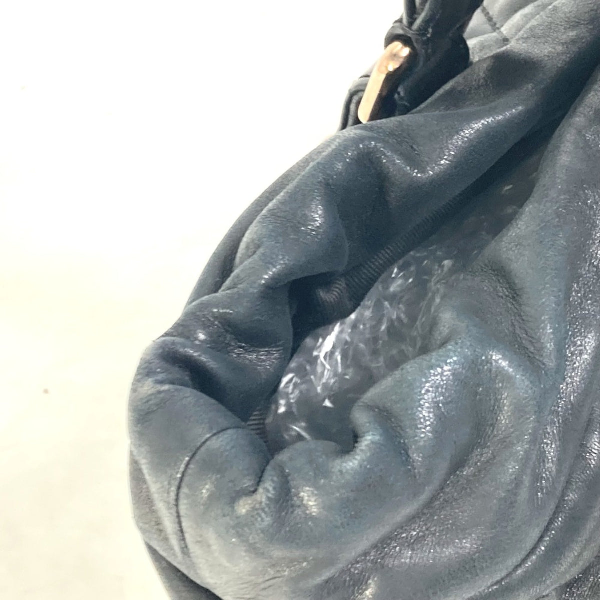 Chanel Black Leather Shoulder Bag (Pre-Owned)