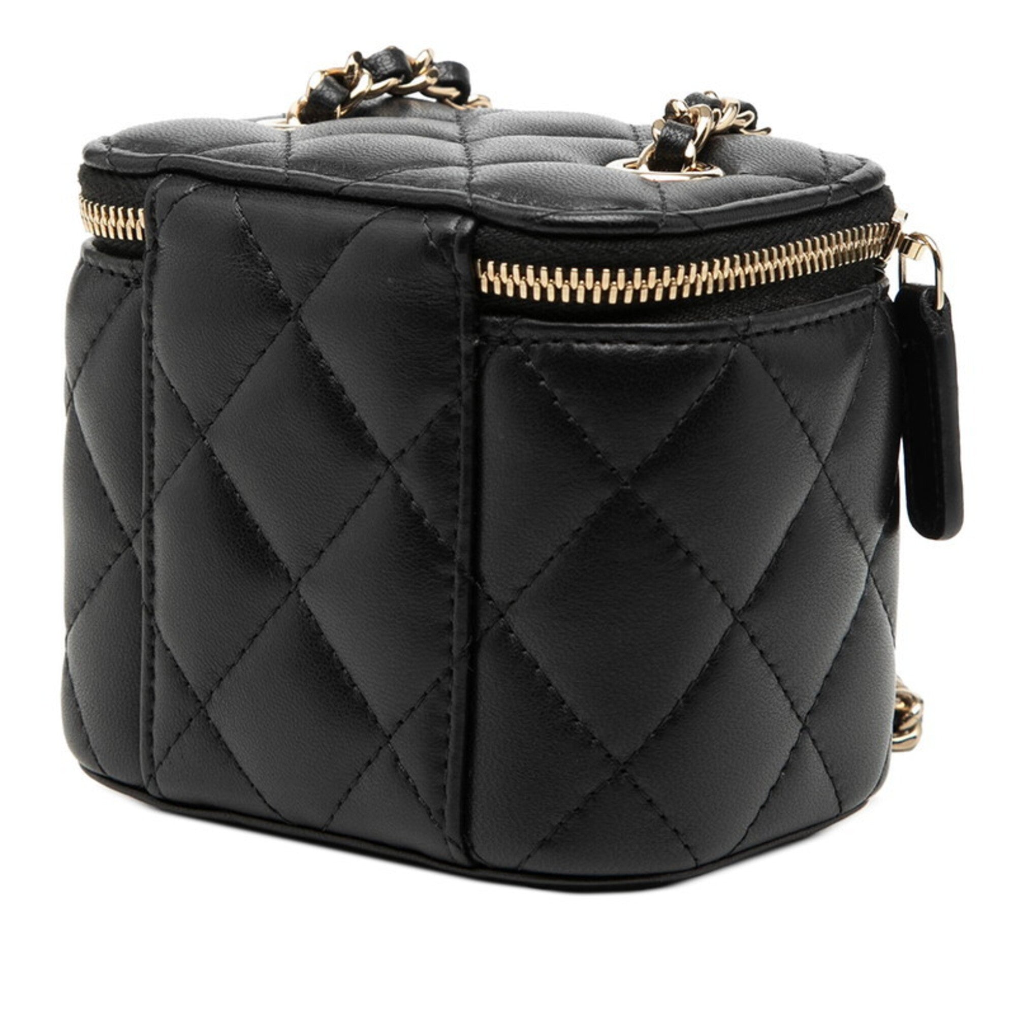 Chanel Matelasse Black Leather Shoulder Bag (Pre-Owned)