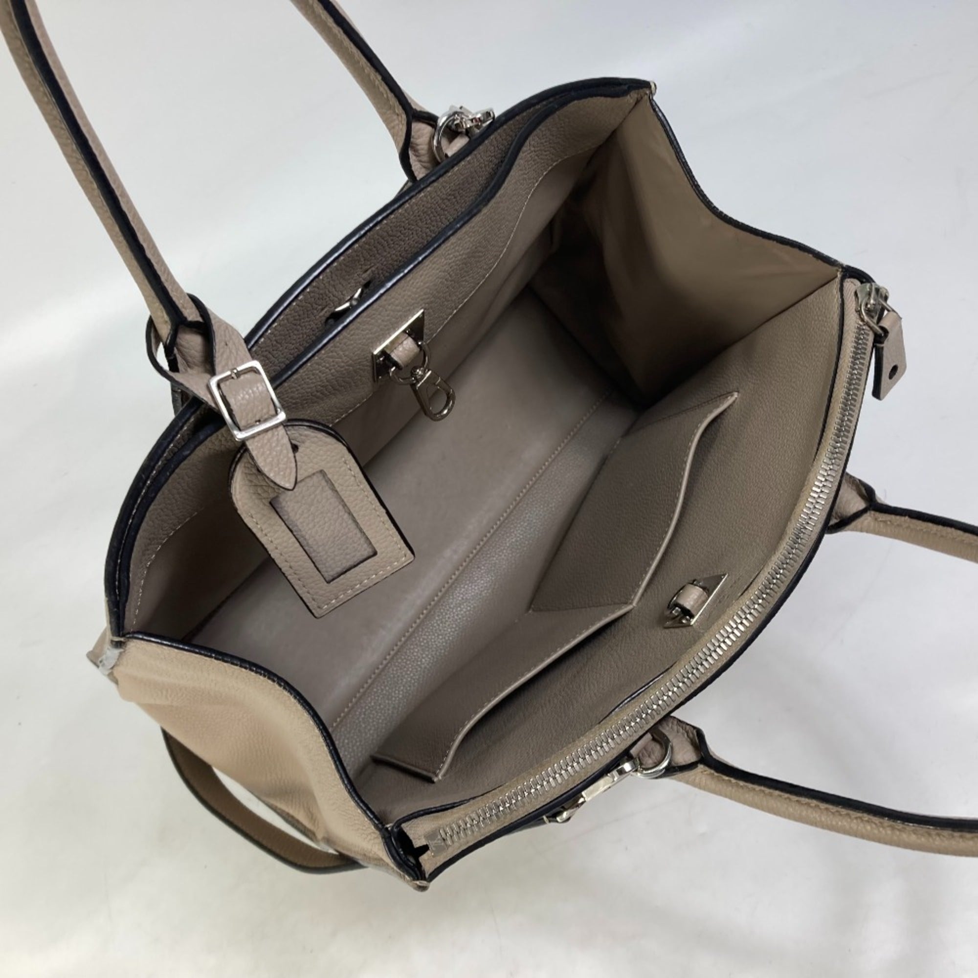 Louis Vuitton Gray Leather Handbag (Pre-Owned)
