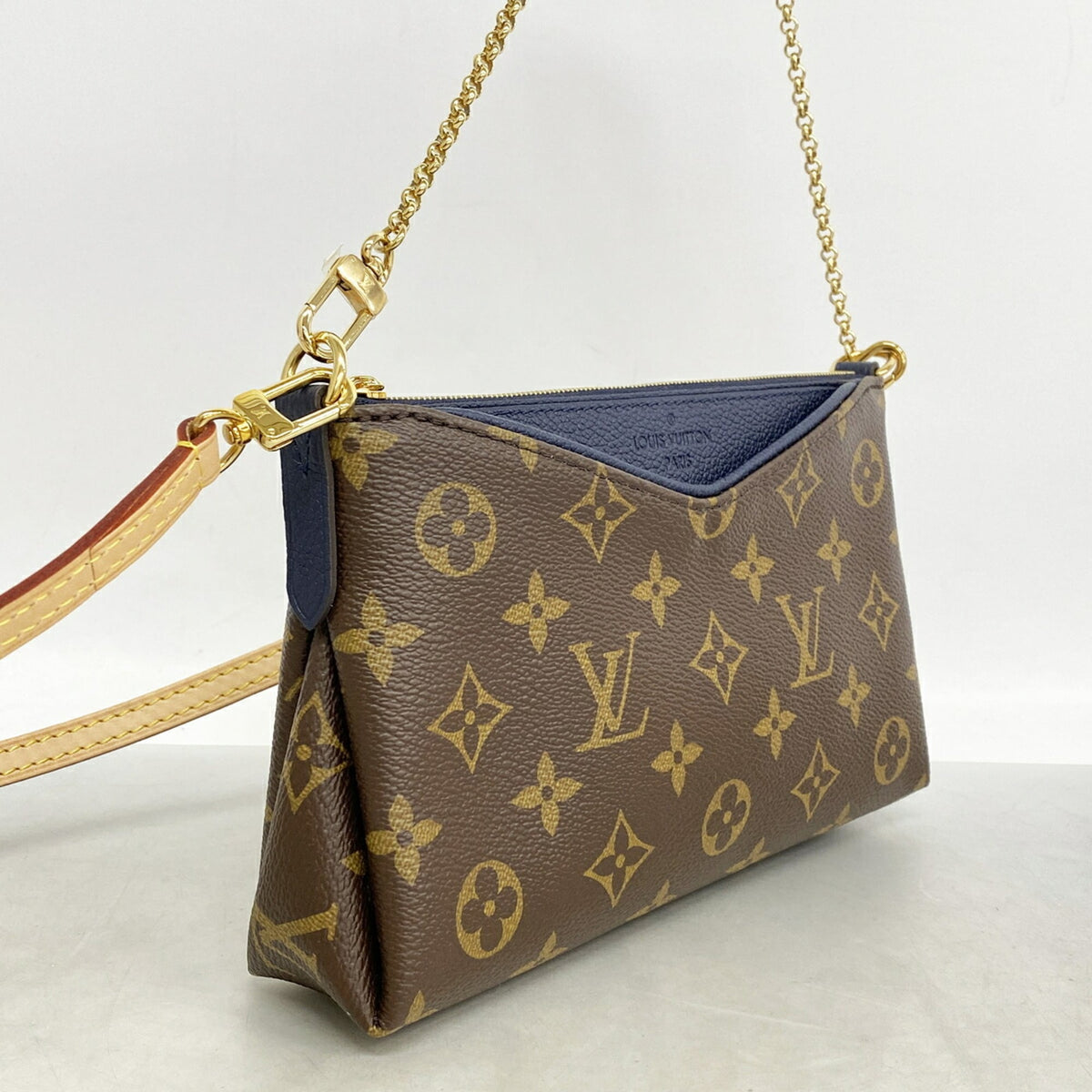 Louis Vuitton Navy Blue Shoulder Bag (Pre-Owned)