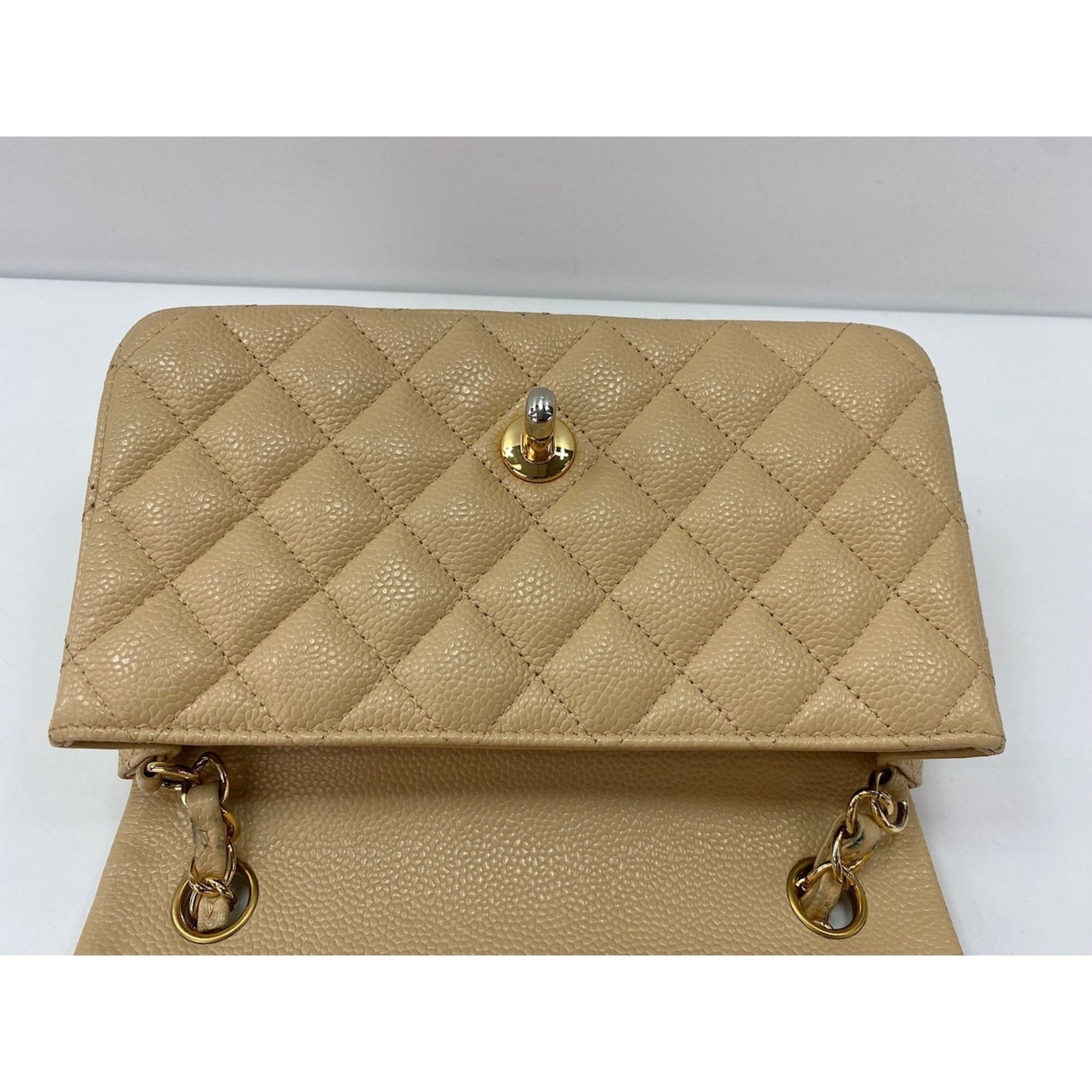 Chanel Beige Shoulder Bag (Pre-Owned)
