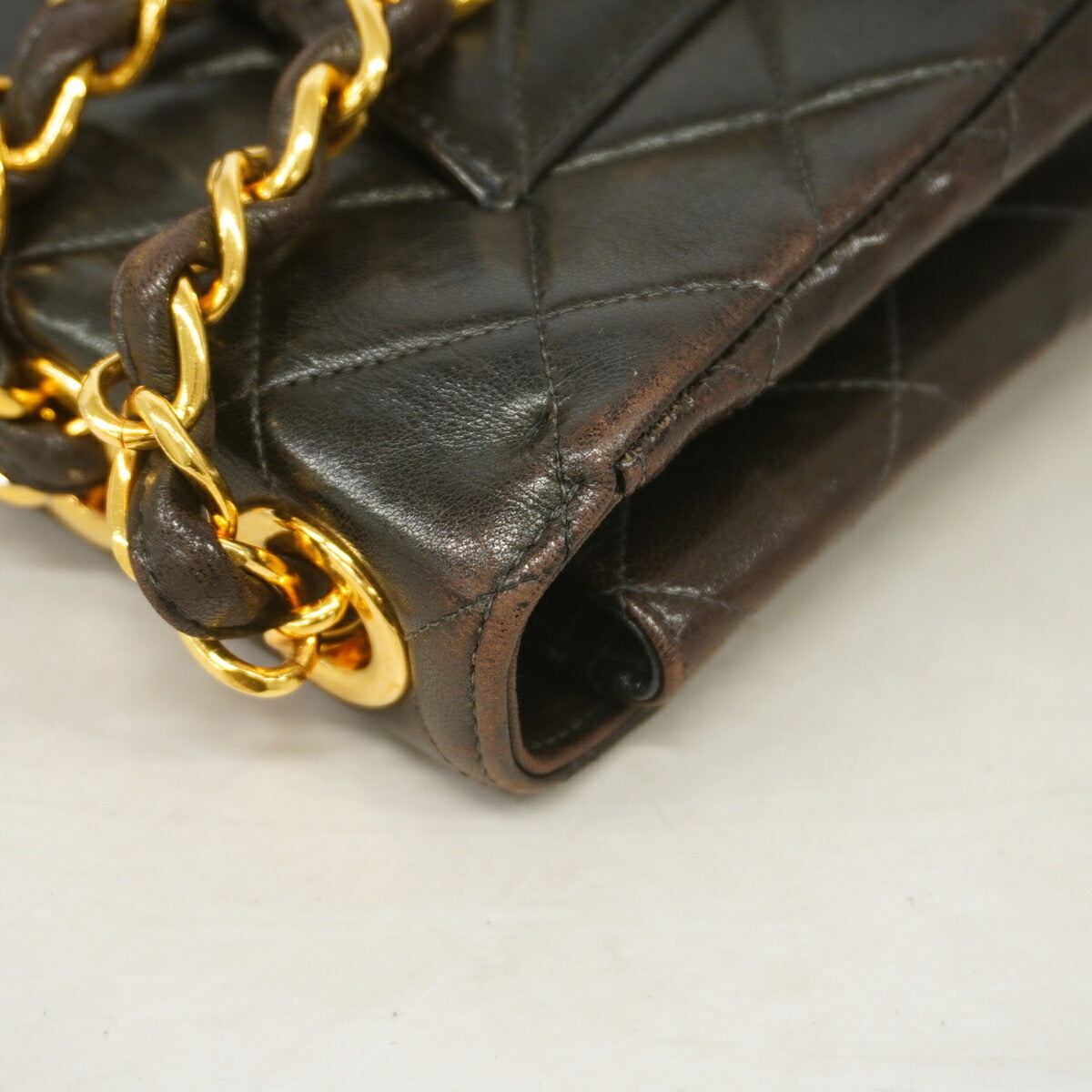 Chanel Black Leather Shoulder Bag (Pre-Owned)