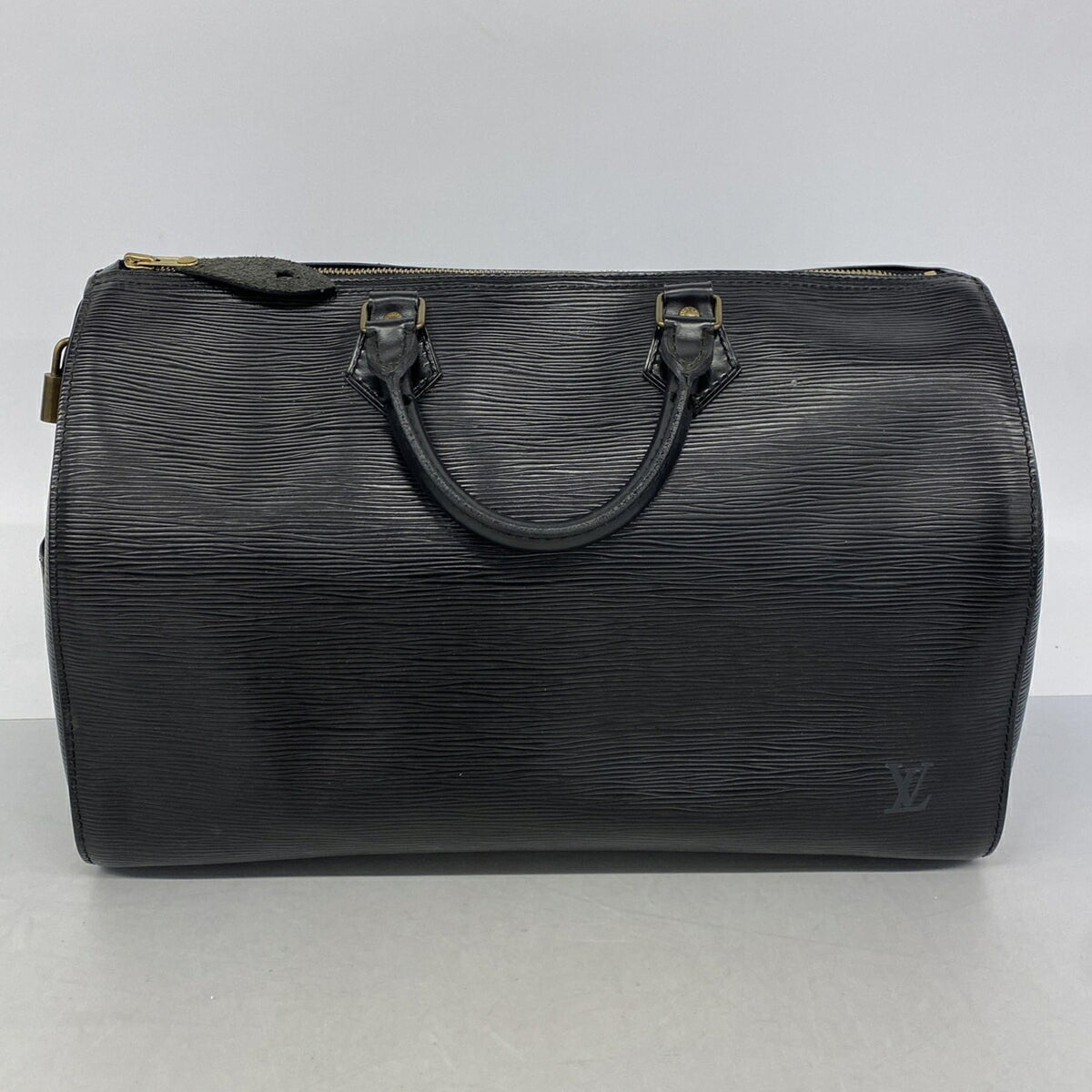 Louis Vuitton Noir Handbag (Pre-Owned)