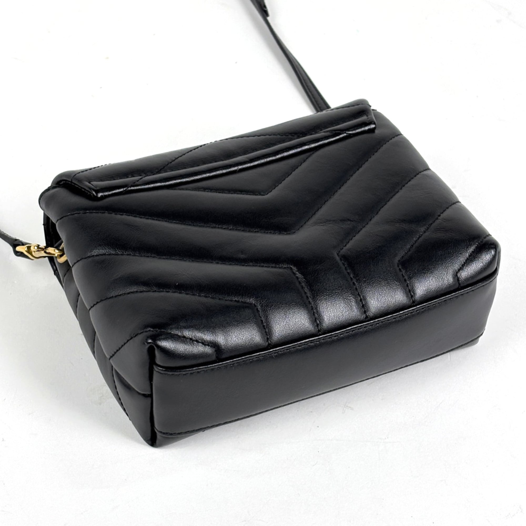 Yves Saint Laurent Black Leather Shoulder Bag (Pre-Owned)