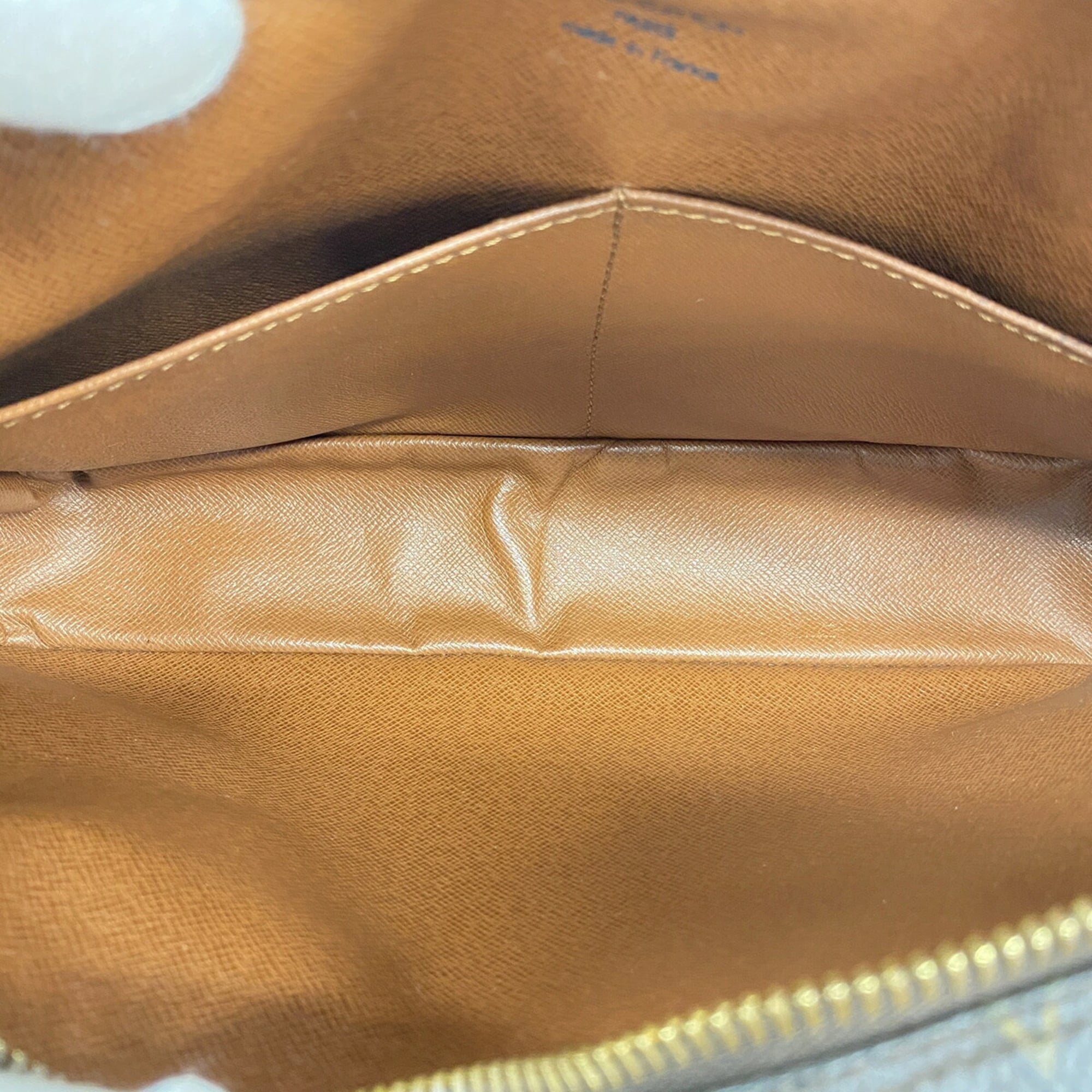 Louis Vuitton Brown Clutch Bag (Pre-Owned)