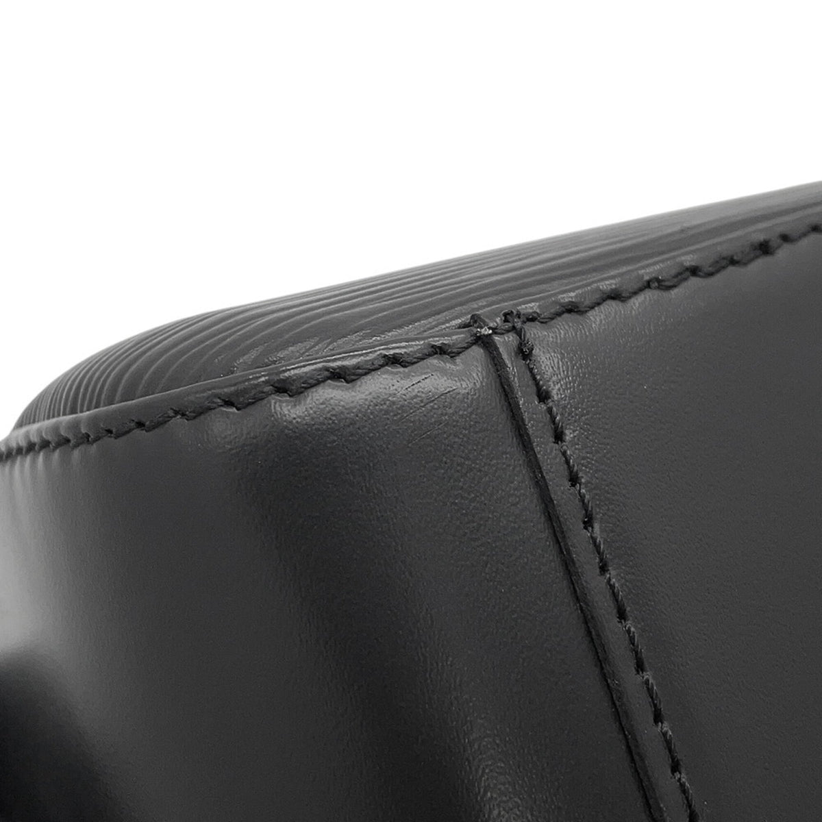 Louis Vuitton Epi Black Noir Epi Leather Handbag (Pre-Owned)