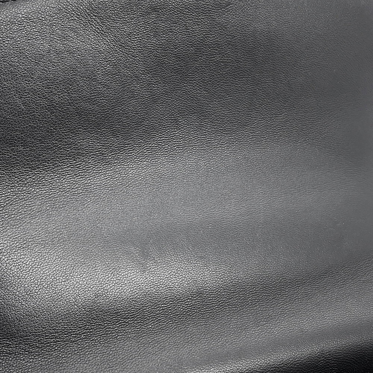 Chanel Black Leather Shoulder Bag (Pre-Owned)