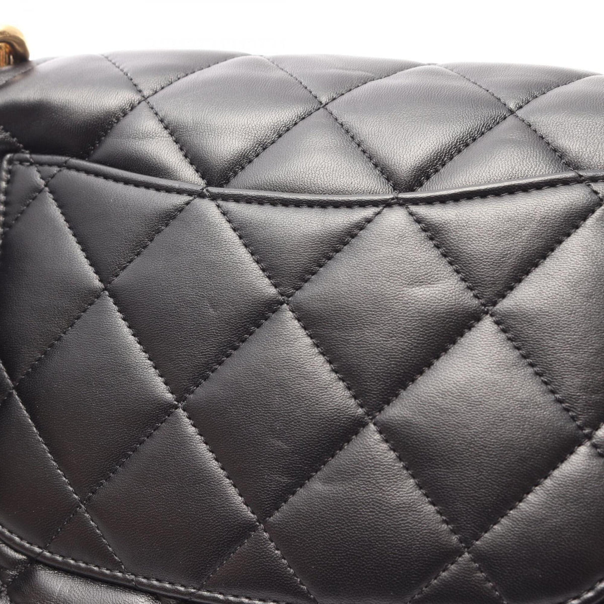Chanel Black Leather Handbag Shoulder Bag (Pre-Owned)