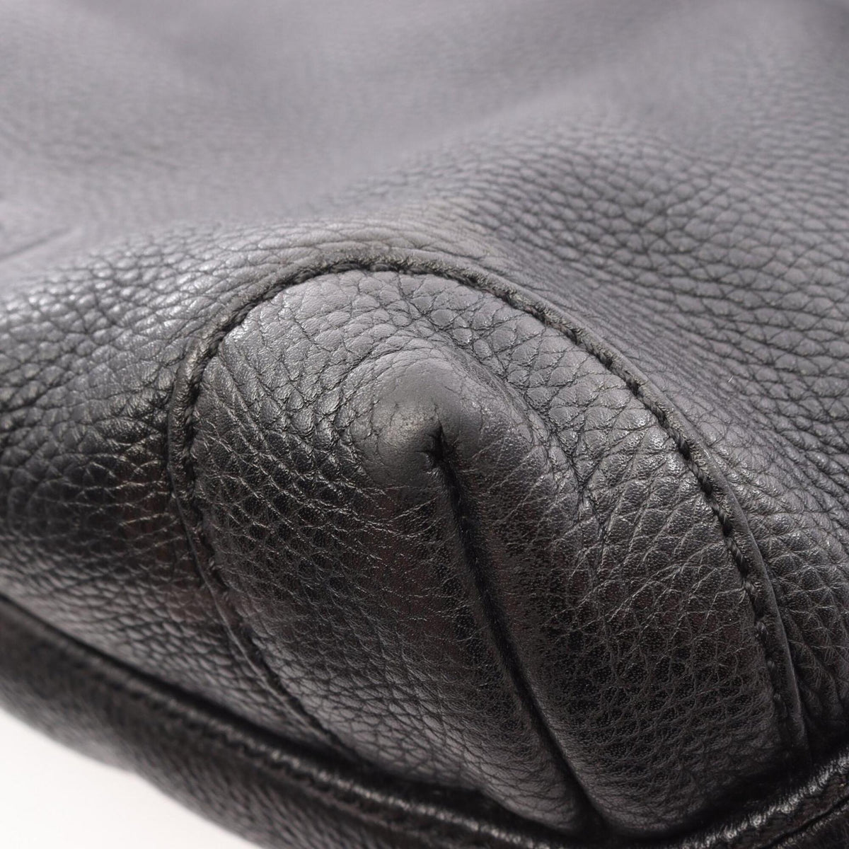 Chanel Black Leather Handbag (Pre-Owned)