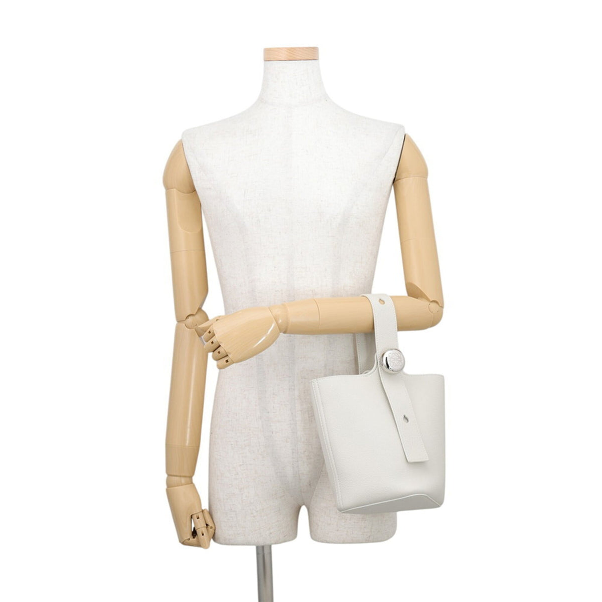 Loewe White Leather Handbag (Pre-Owned)