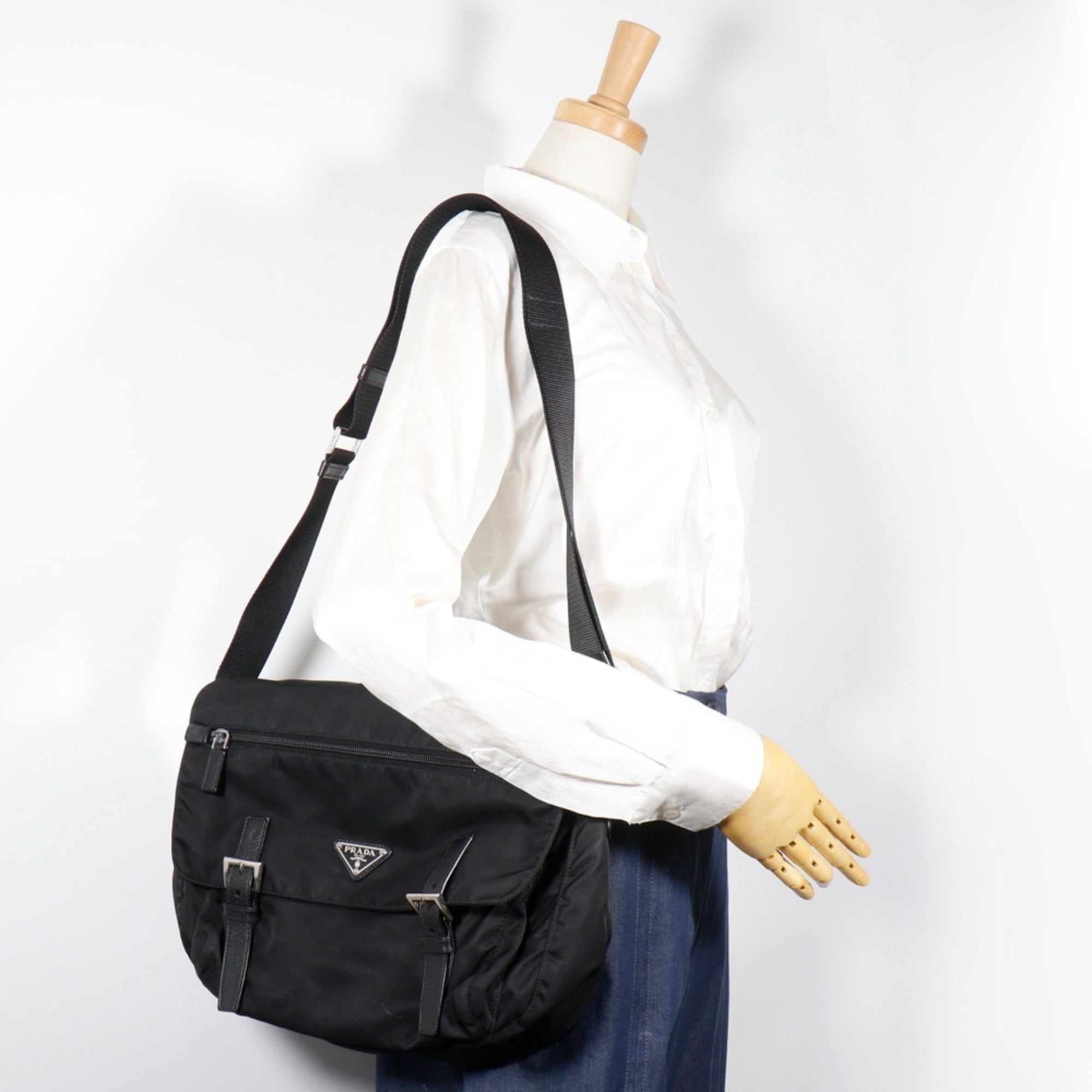 Prada Black Nylon Messenger Bag Shoulder Bag (Pre-Owned)