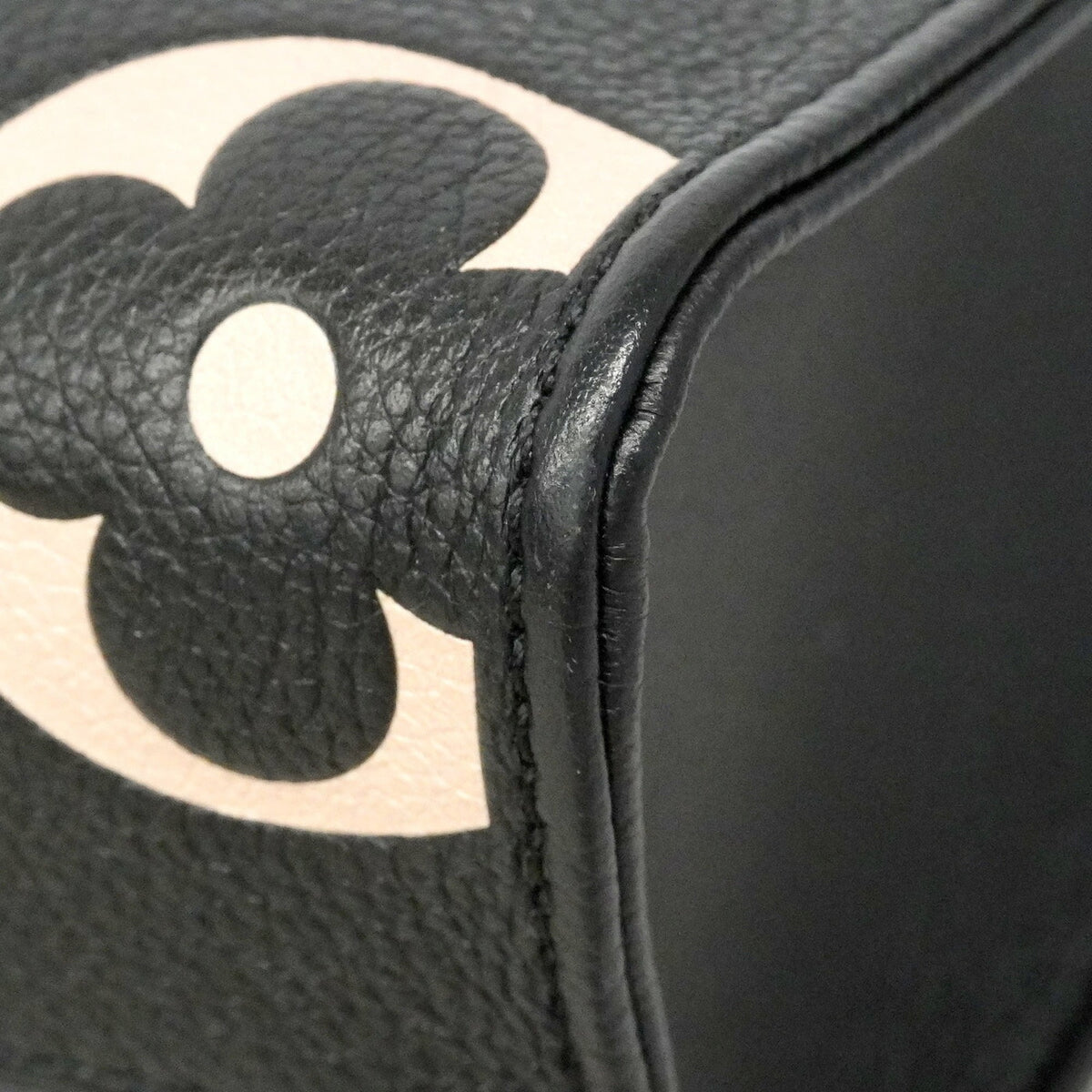 Louis Vuitton Beige Black Handbag (Pre-Owned)
