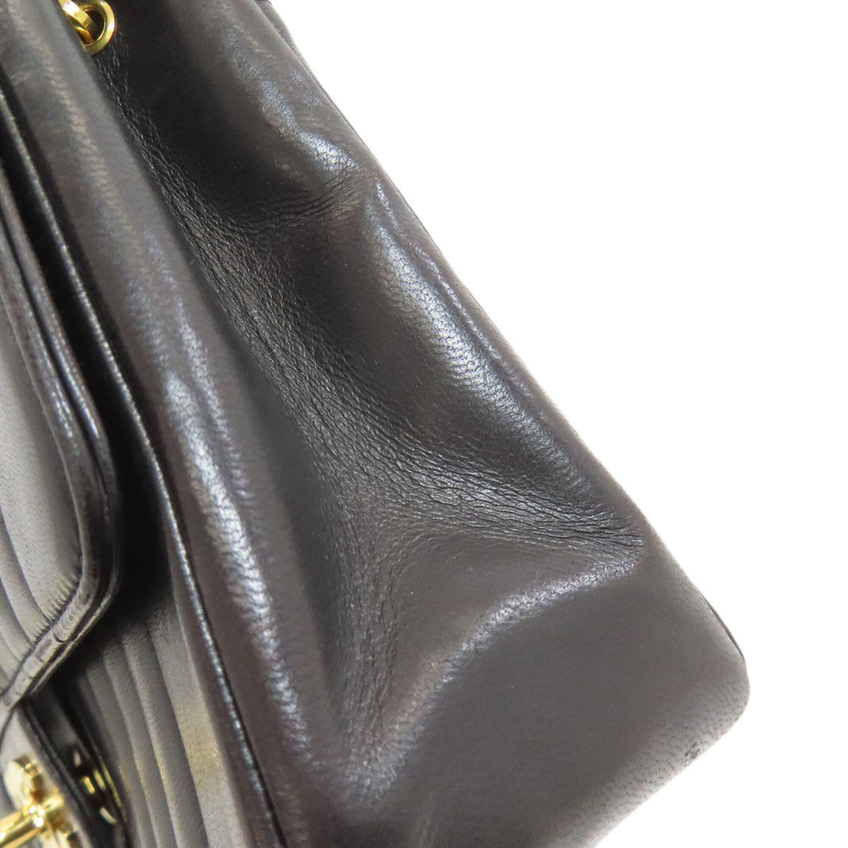 Chanel Black Leather Shoulder Bag (Pre-Owned)