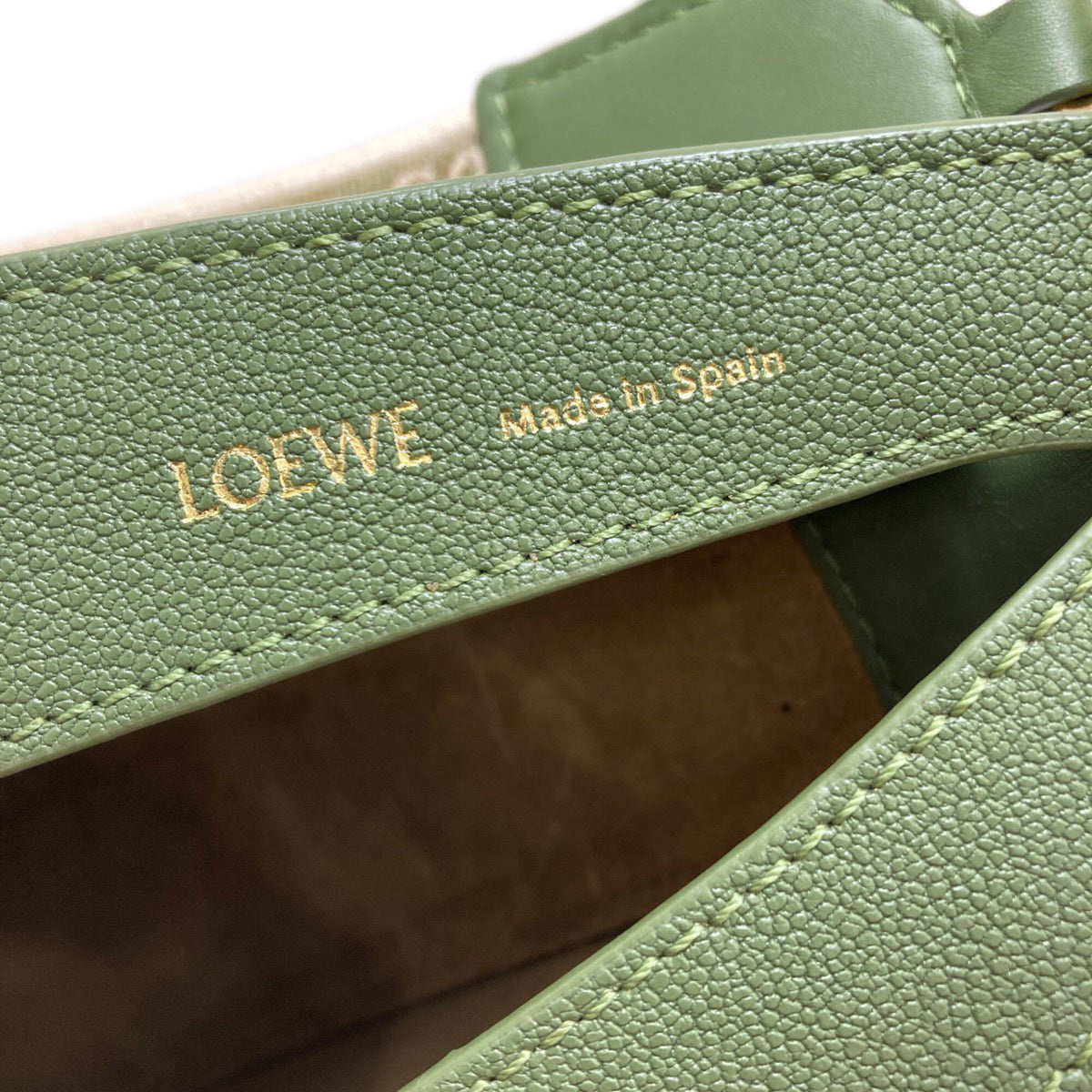 Loewe Green Leather Shoulder Bag (Pre-Owned)