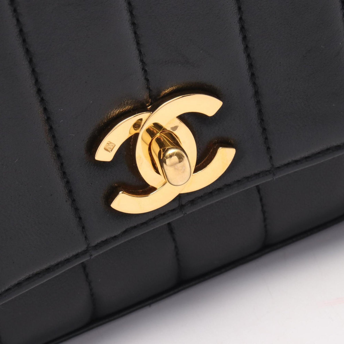Chanel Black Leather Handbag Shoulder Bag (Pre-Owned)