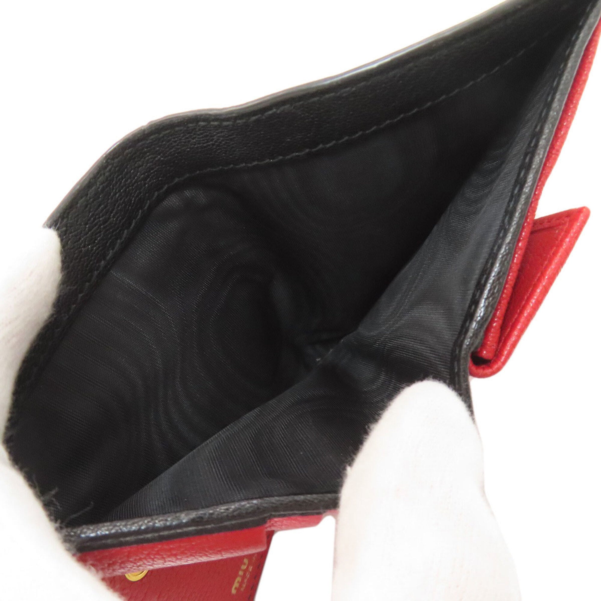 Miu Miu Black Leather Wallet (Bi-Fold) (Pre-Owned)