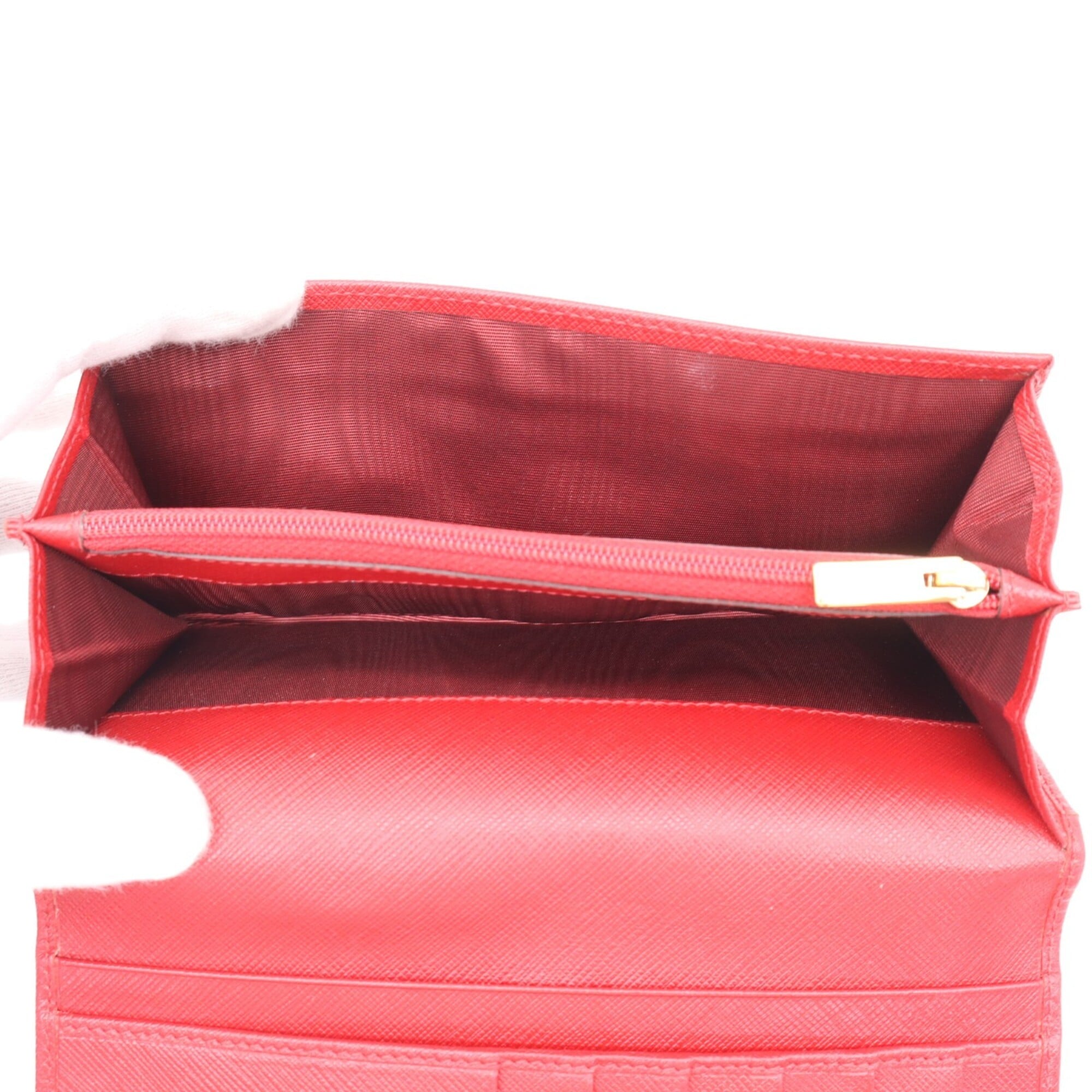 Salvatore Ferragamo Red Color Leather Long Wallet (Bi-Fold) (Pre-Owned)
