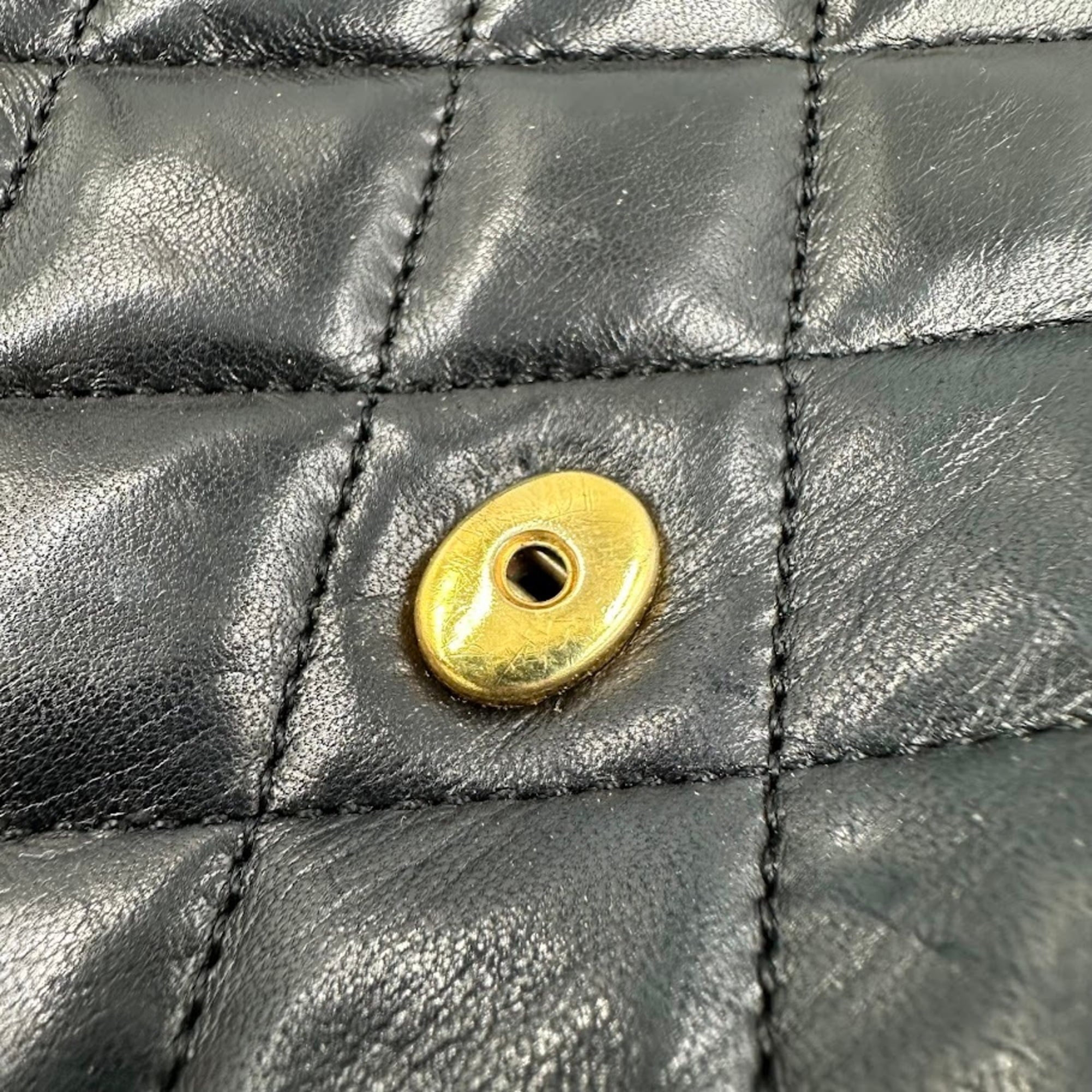 Chanel Black Leather Shoulder Bag (Pre-Owned)