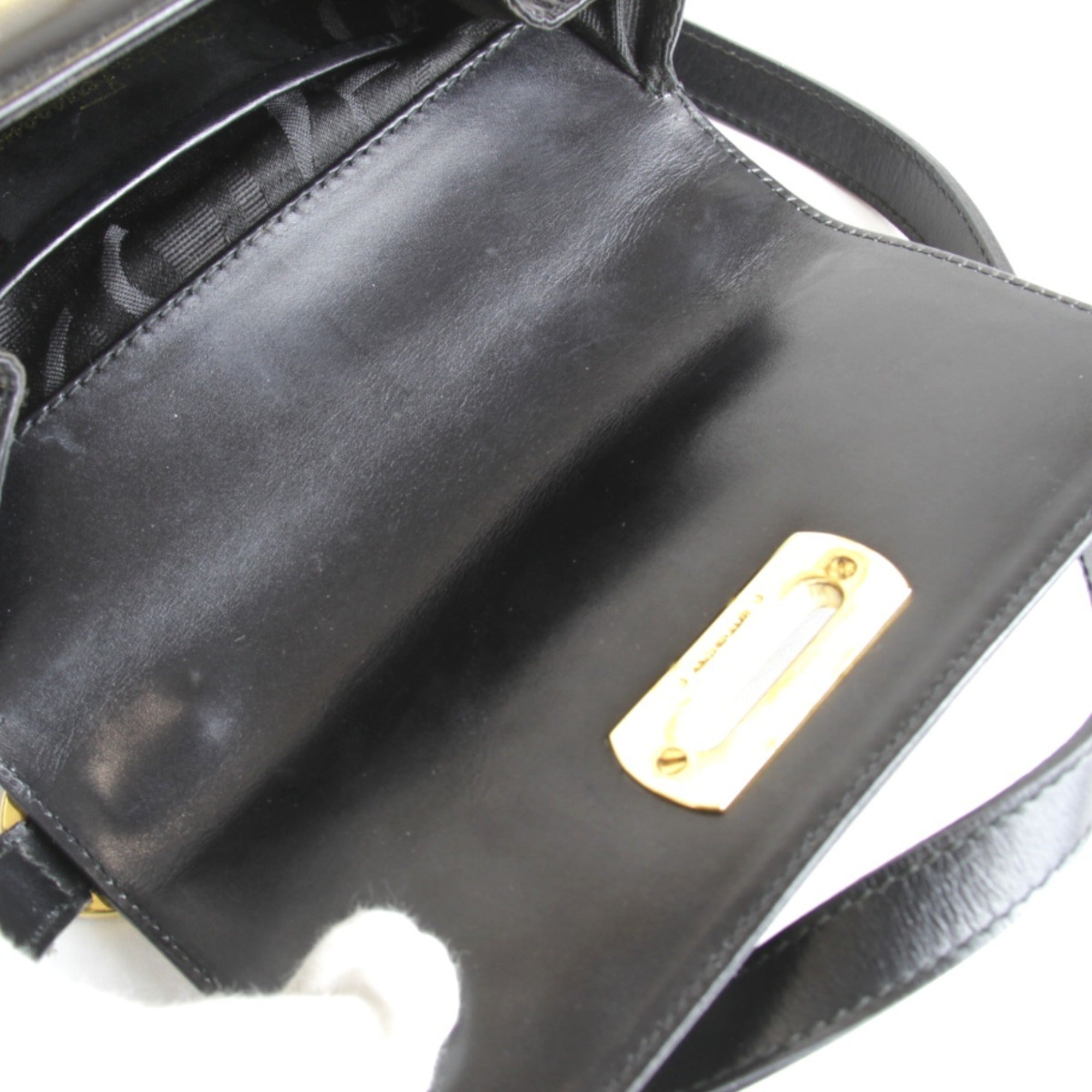 Salvatore Ferragamo Black Leather Shoulder Bag (Pre-Owned)