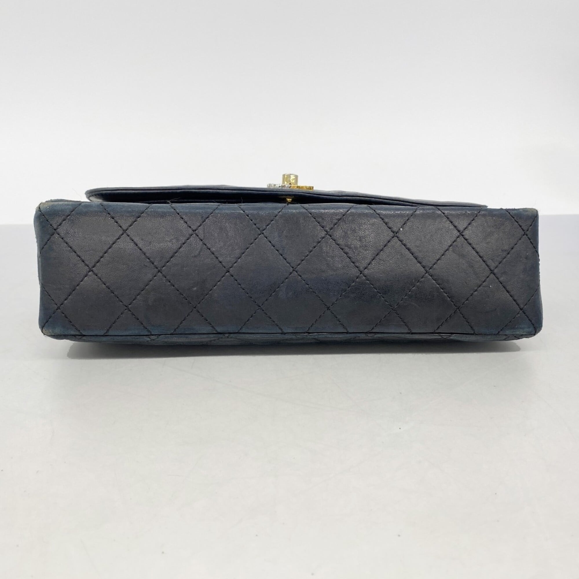 Chanel Black Leather Shoulder Bag (Pre-Owned)