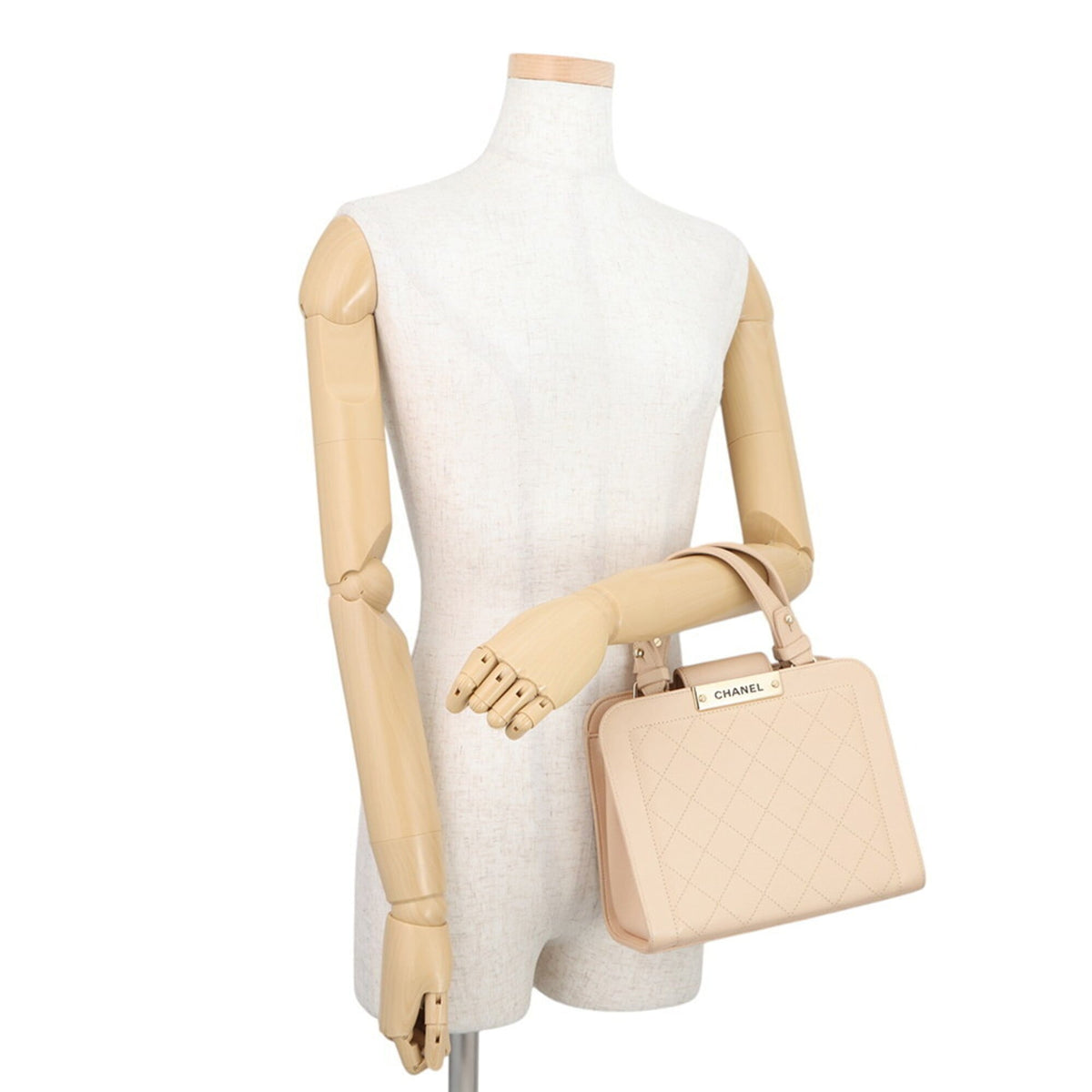Chanel Beige Leather Shoulder Bag (Pre-Owned)