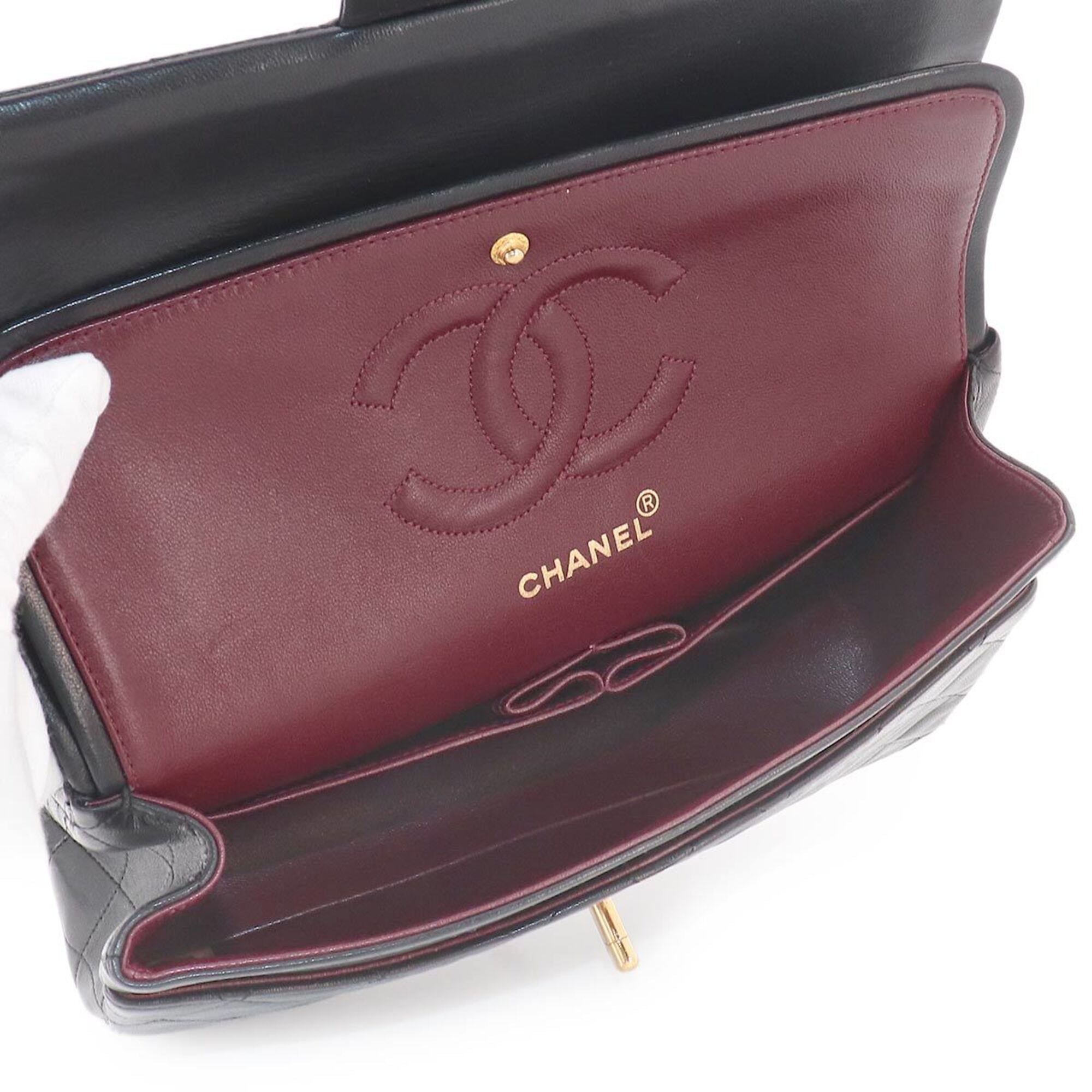 Chanel Matelasse Black Leather Handbag Shoulder Bag (Pre-Owned)
