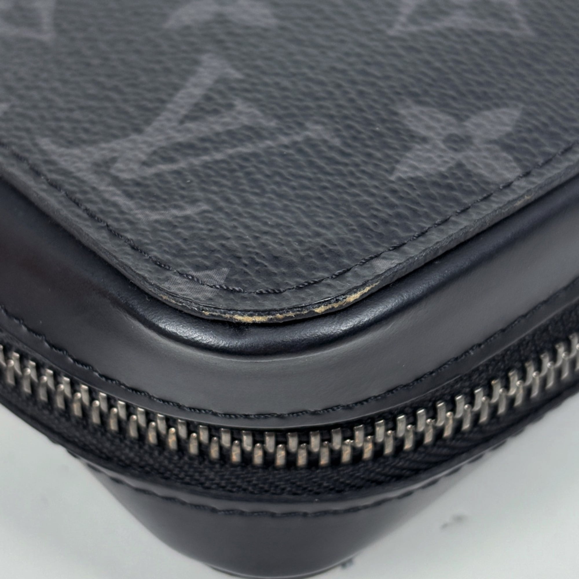 Louis Vuitton Noir Monogram Eclipse (Pre-Owned)