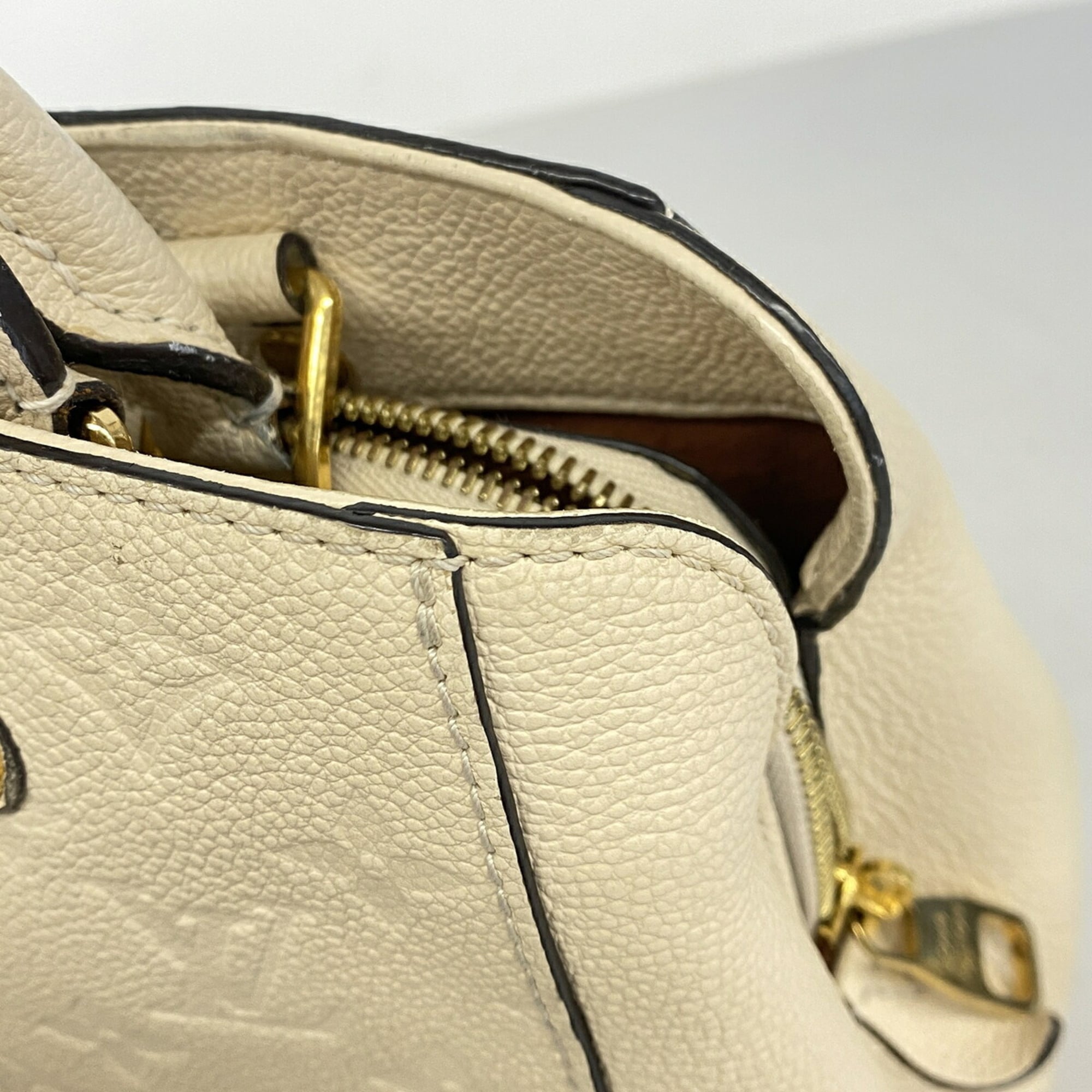 Louis Vuitton Cream Handbag (Pre-Owned)