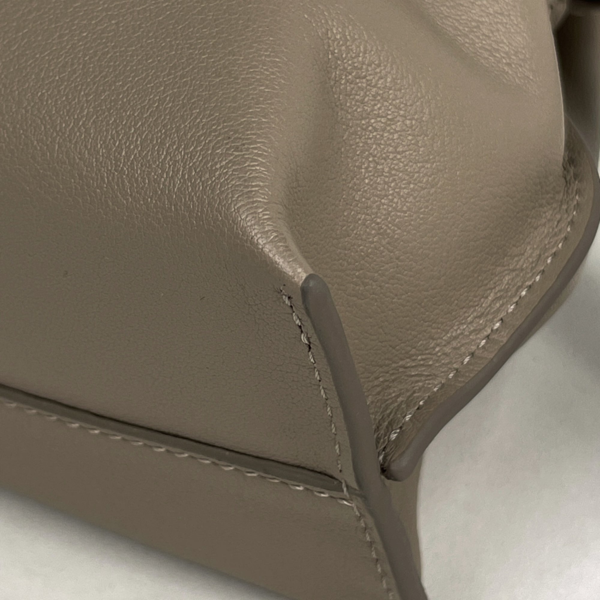 Loewe Beige Sand Leather Pouch (Pre-Owned)