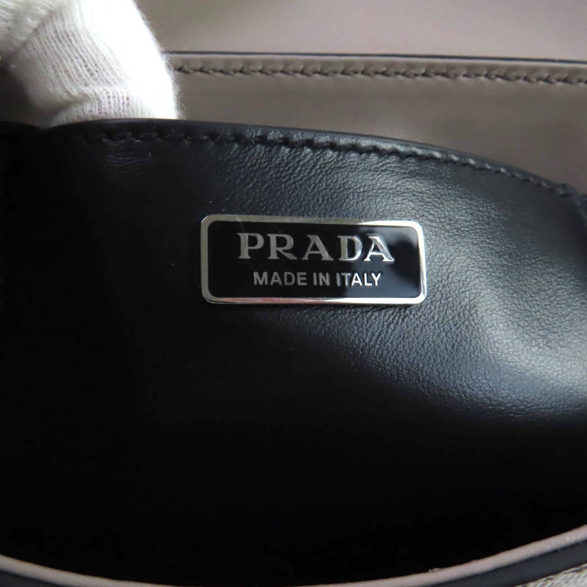 Prada Beige Leather Shoulder Bag (Pre-Owned)