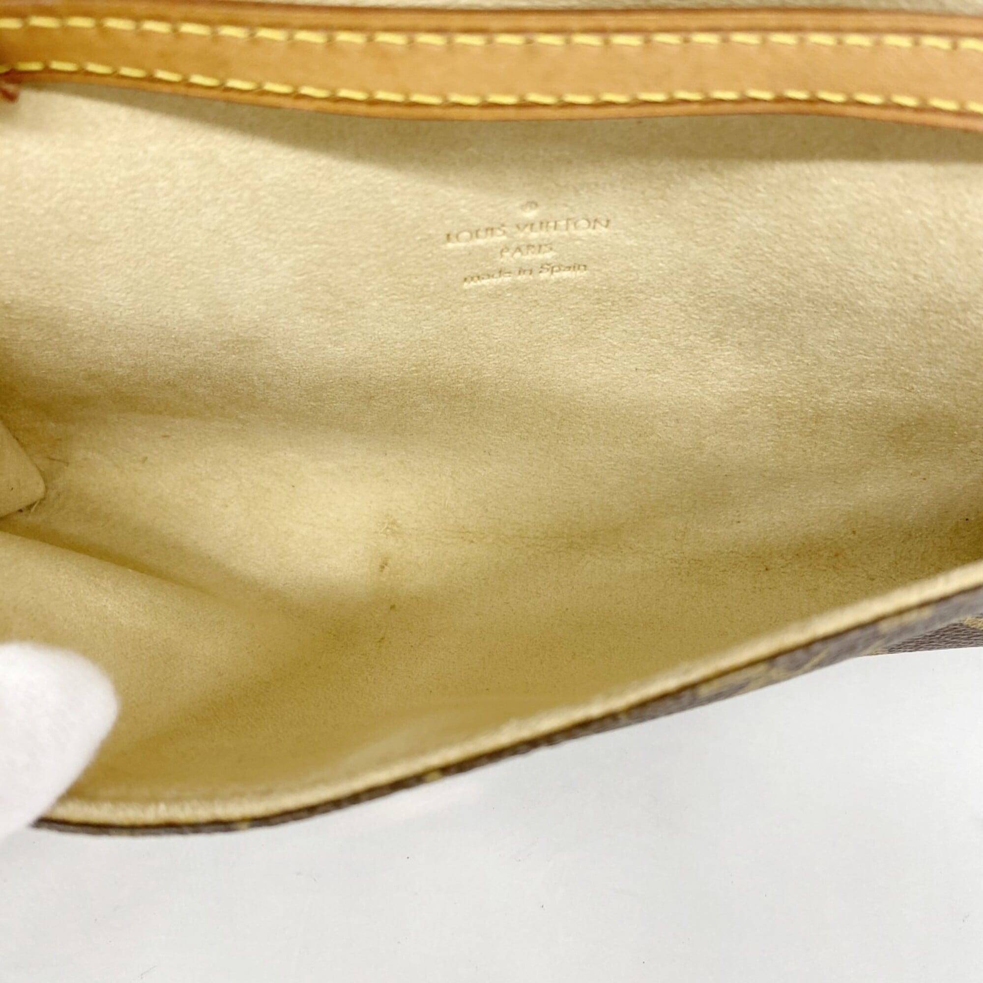 Louis Vuitton Brown Shoulder Bag (Pre-Owned)