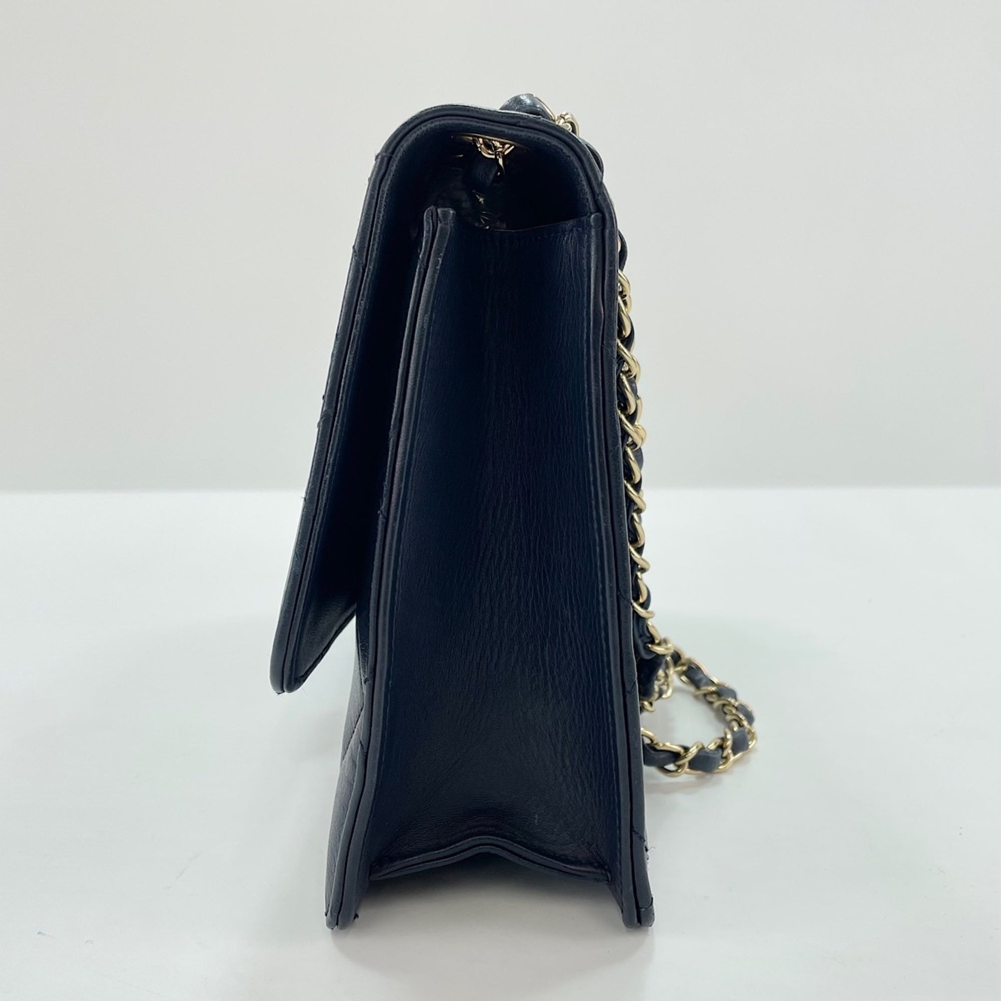Chanel Navy Shoulder Bag (Pre-Owned)