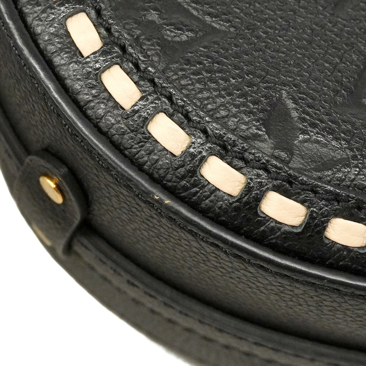 Louis Vuitton Noir Shoulder Bag (Pre-Owned)