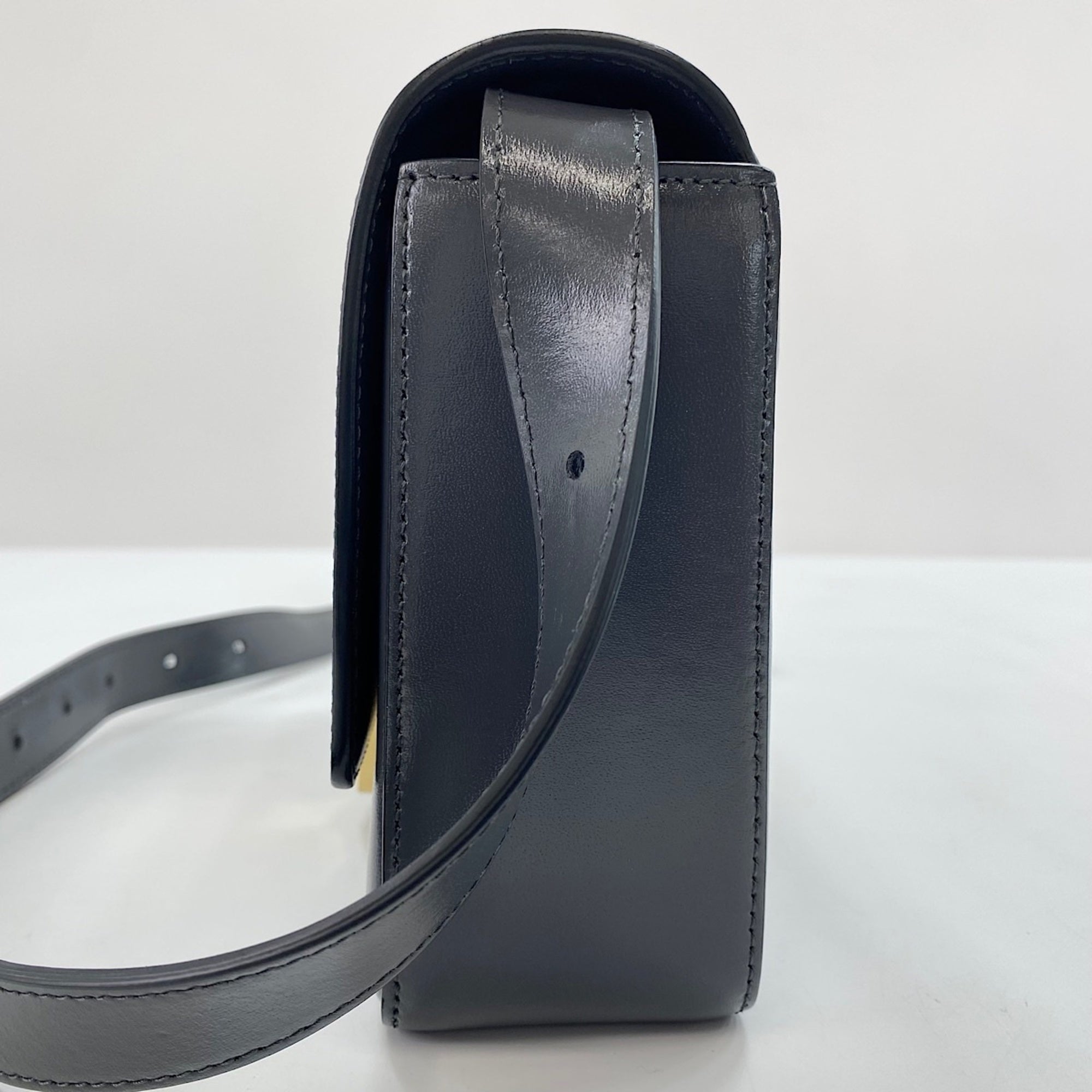 Givenchy Gray Leather Shoulder Bag (Pre-Owned)