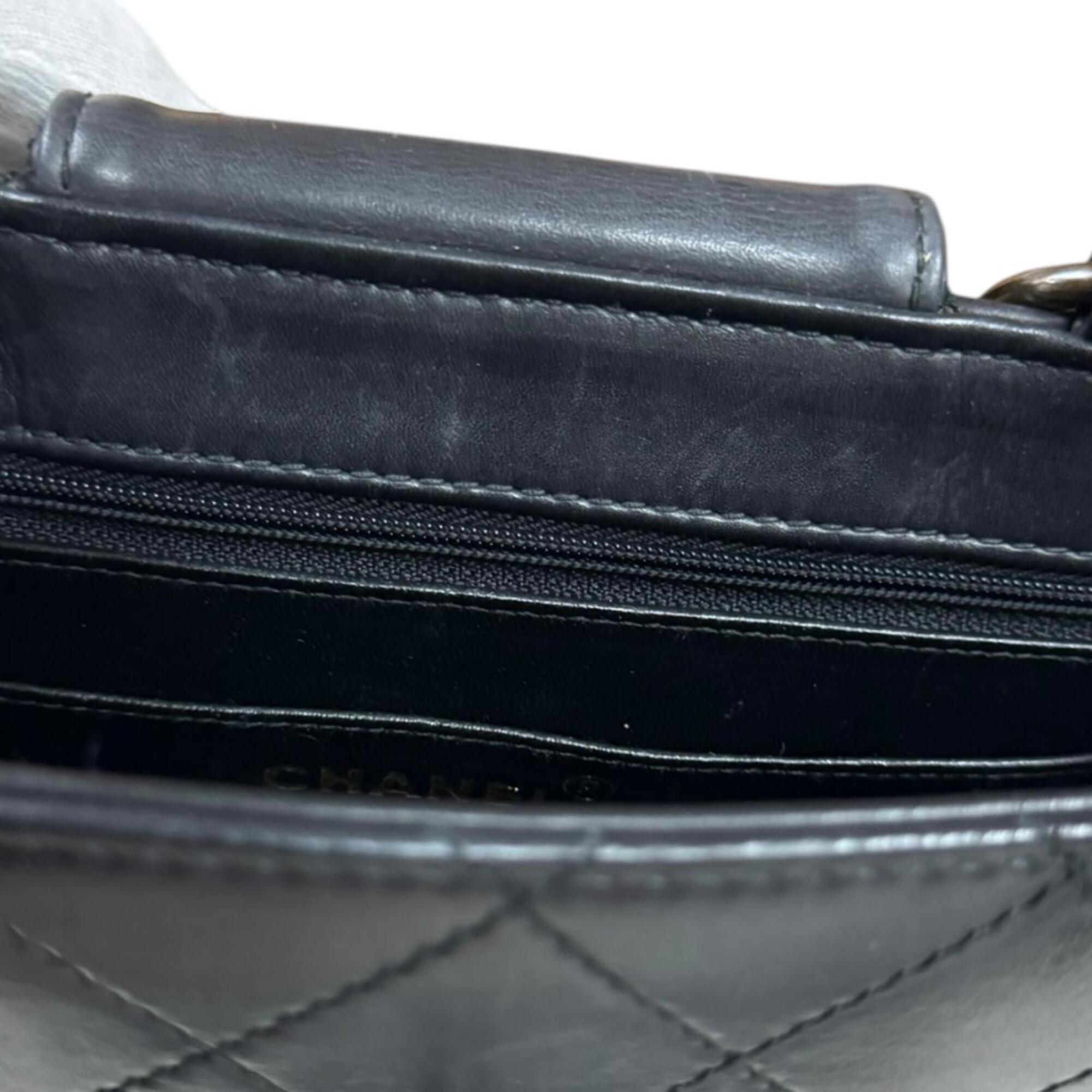 Chanel Matelasse Black Leather Handbag (Pre-Owned)
