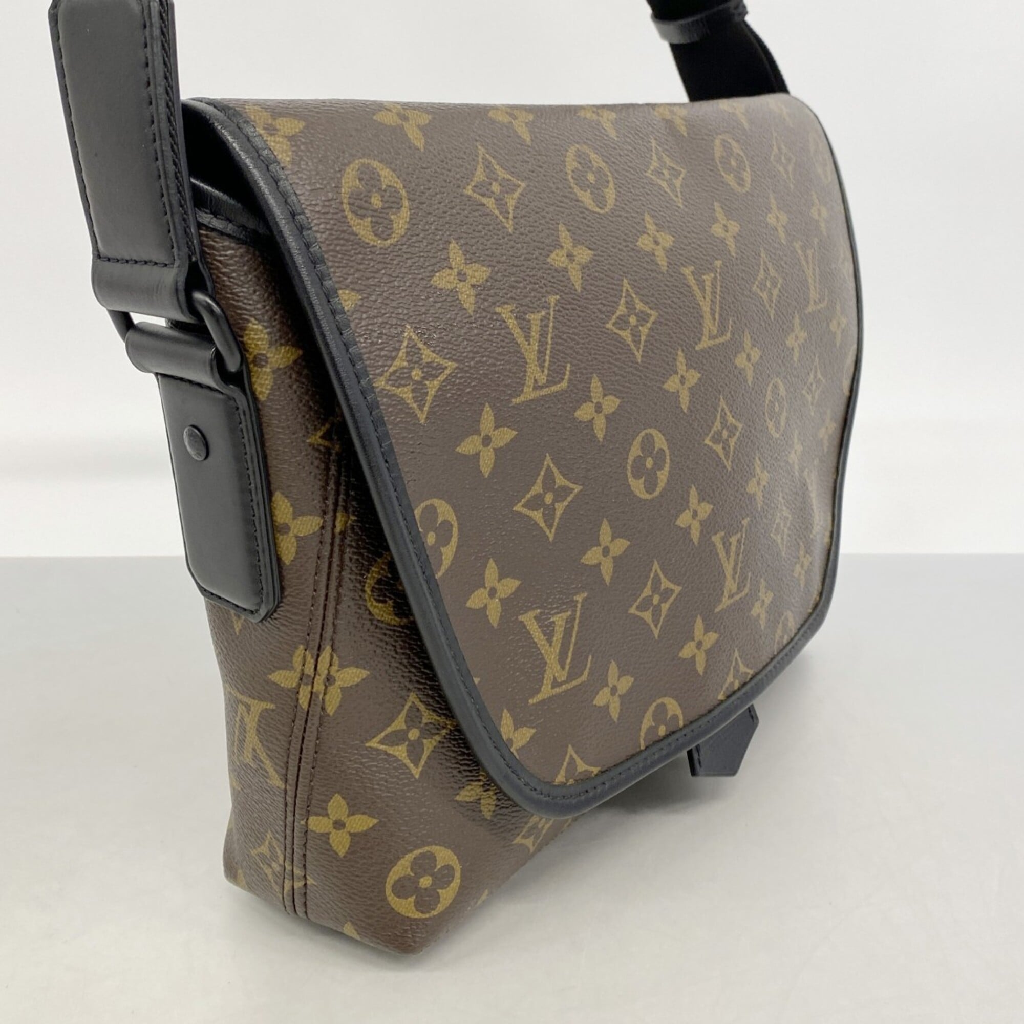 Louis Vuitton Brown Shoulder Bag (Pre-Owned)