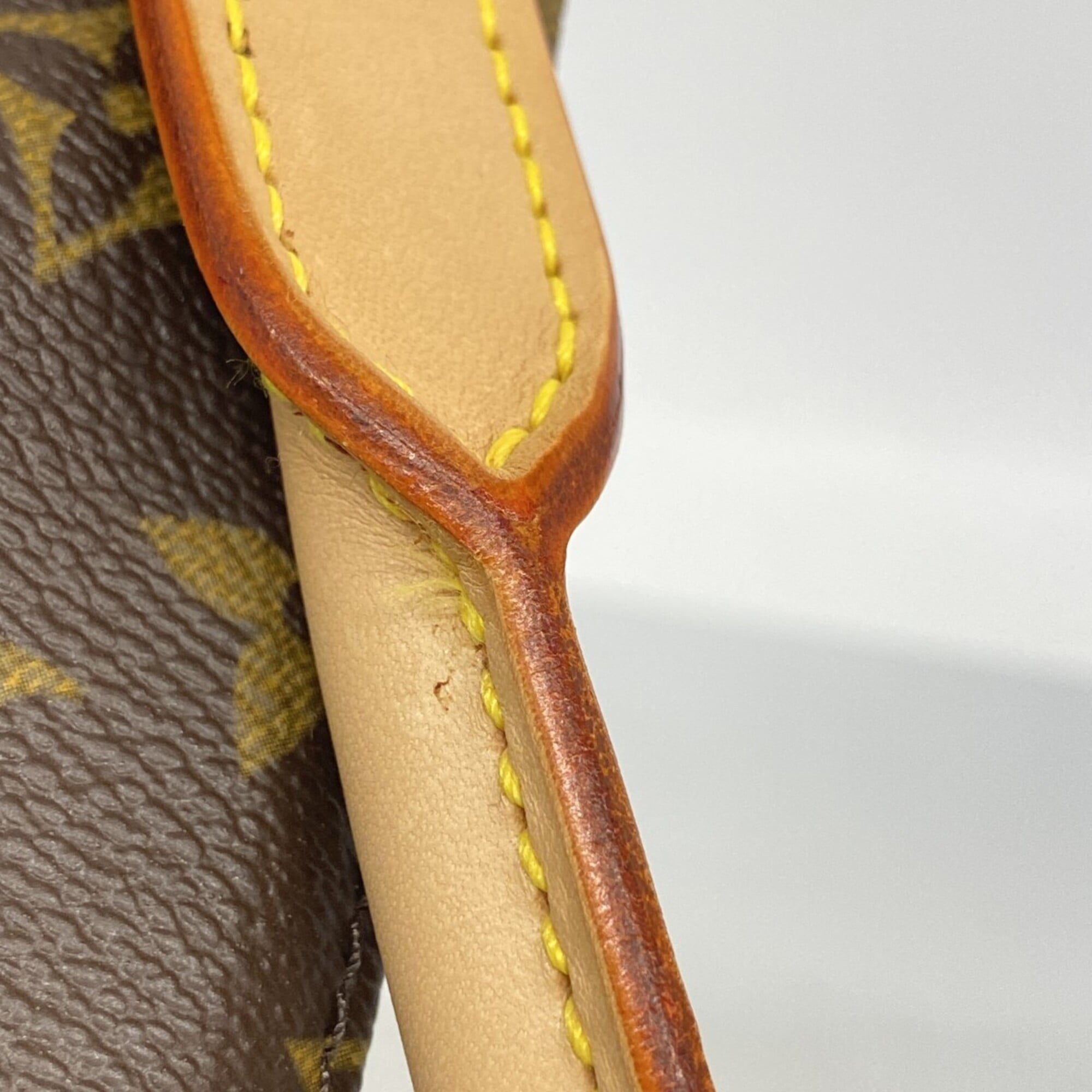 Louis Vuitton Brown Shoulder Bag (Pre-Owned)