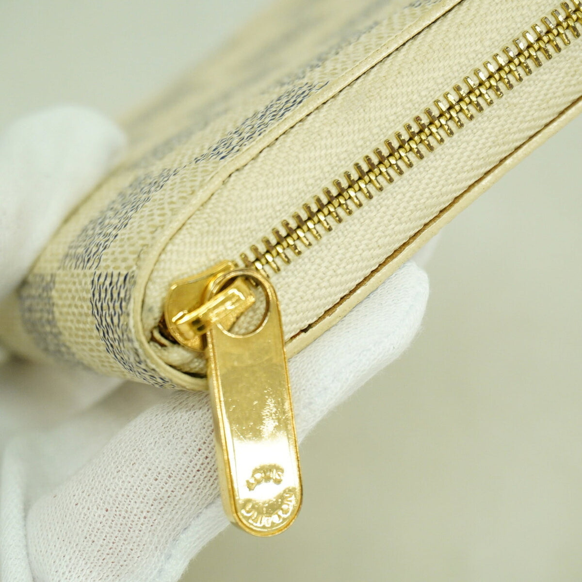 Louis Vuitton White Coin Purse/Coin Case (Pre-Owned)