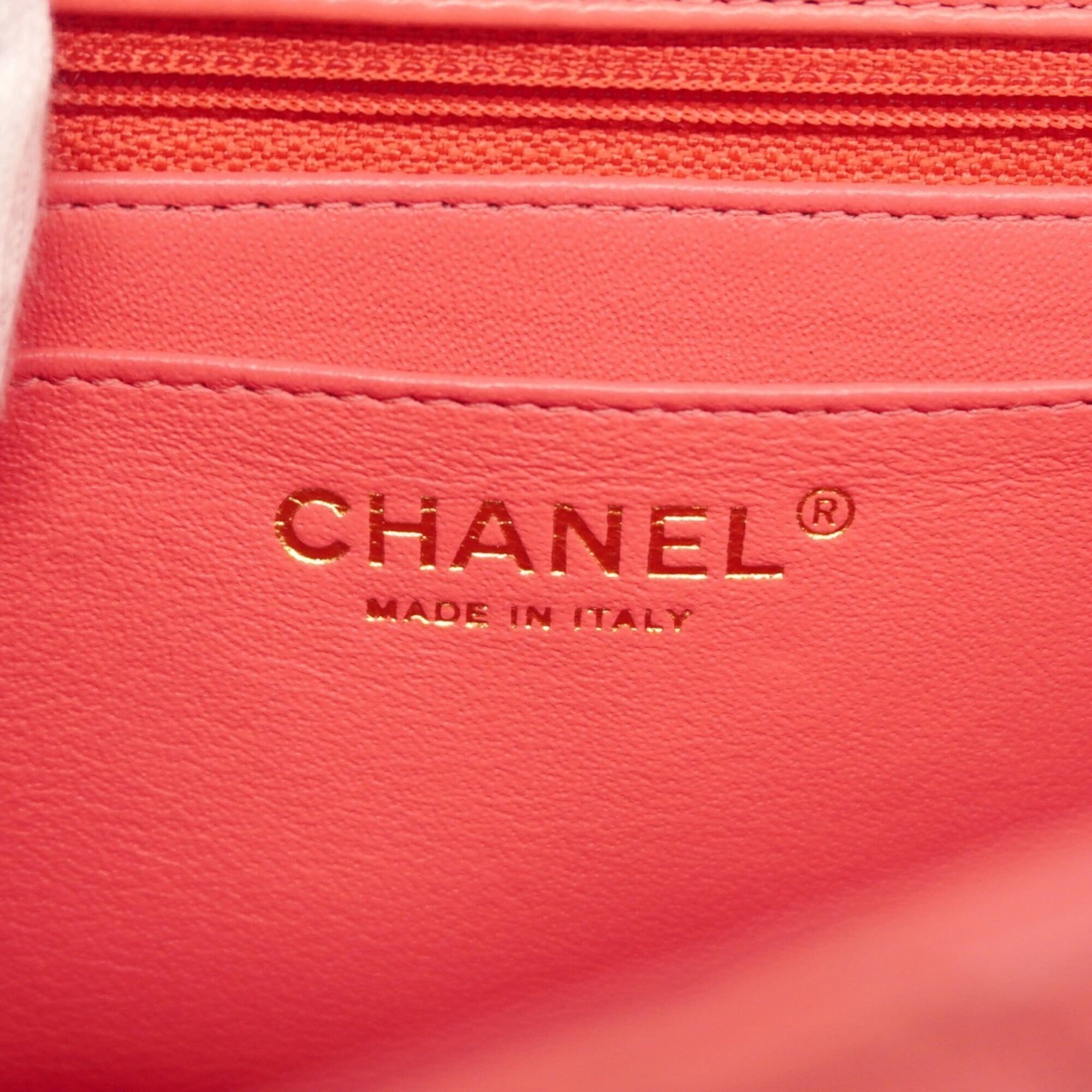 Chanel Pink Leather Shoulder Bag (Pre-Owned)