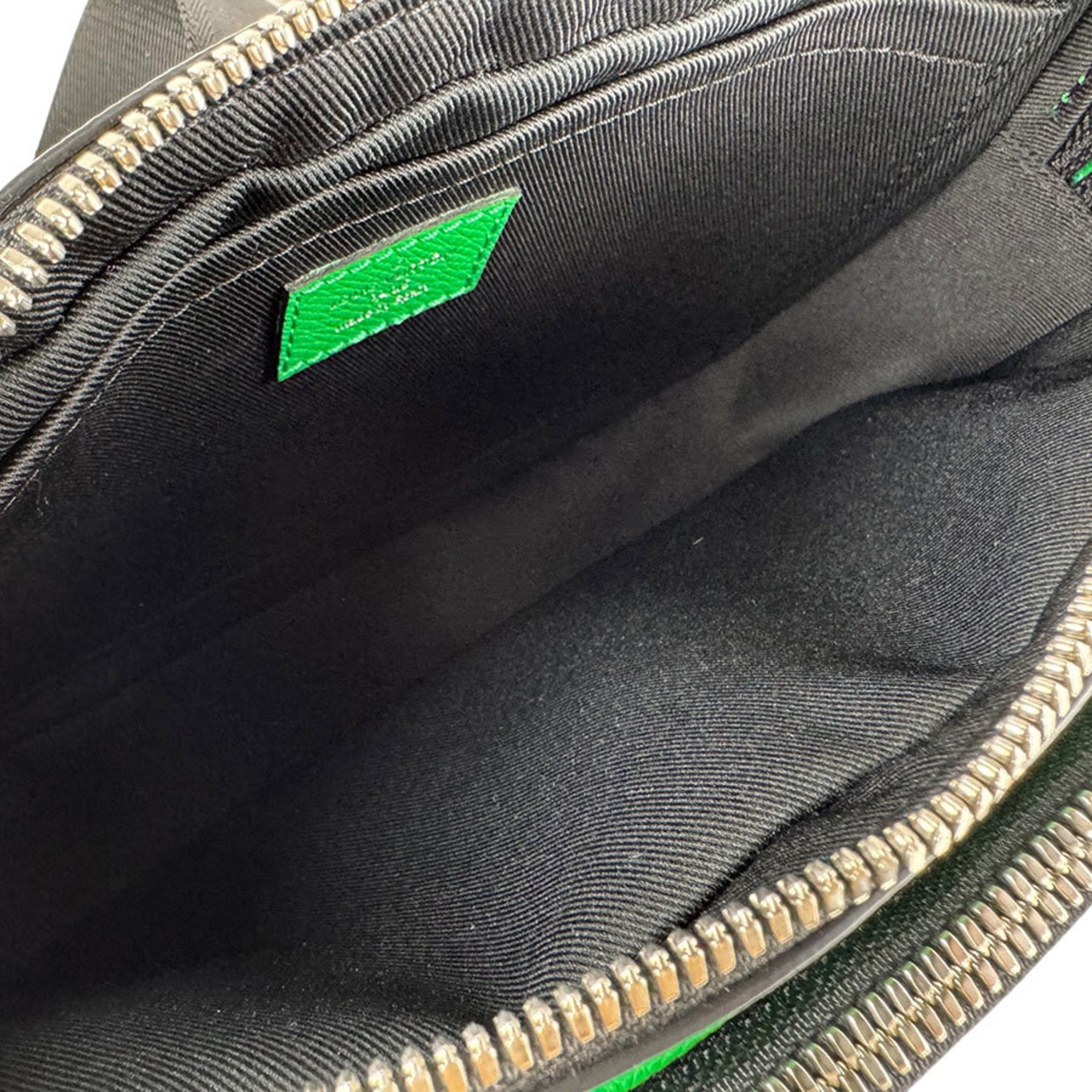 Louis Vuitton Vert Taigarama Shoulder Bag (Pre-Owned)