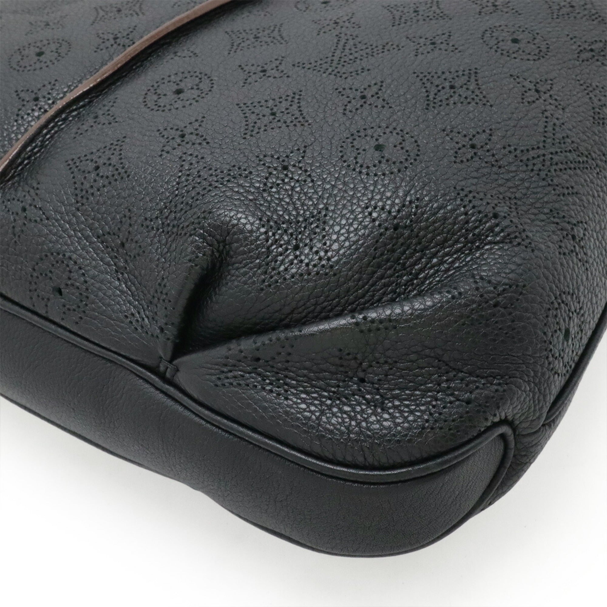 Louis Vuitton Noir Mahina Leather Leather Handbag Pouch Shoulder Bag (Pre-Owned)